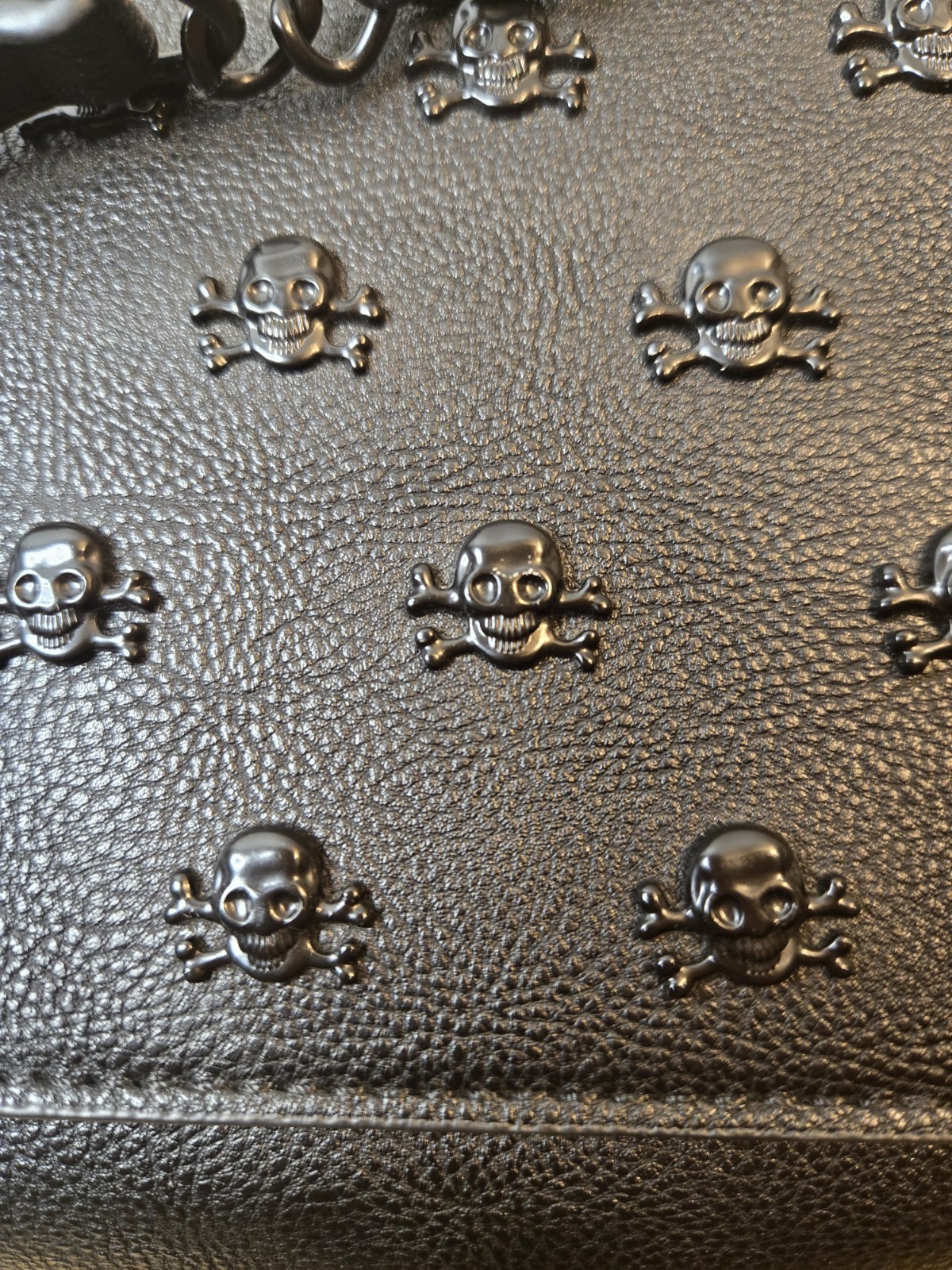 Betsey Johnson XOSybil Crossbody Shoulder Clutch Black w/Skull Studs – Used Once