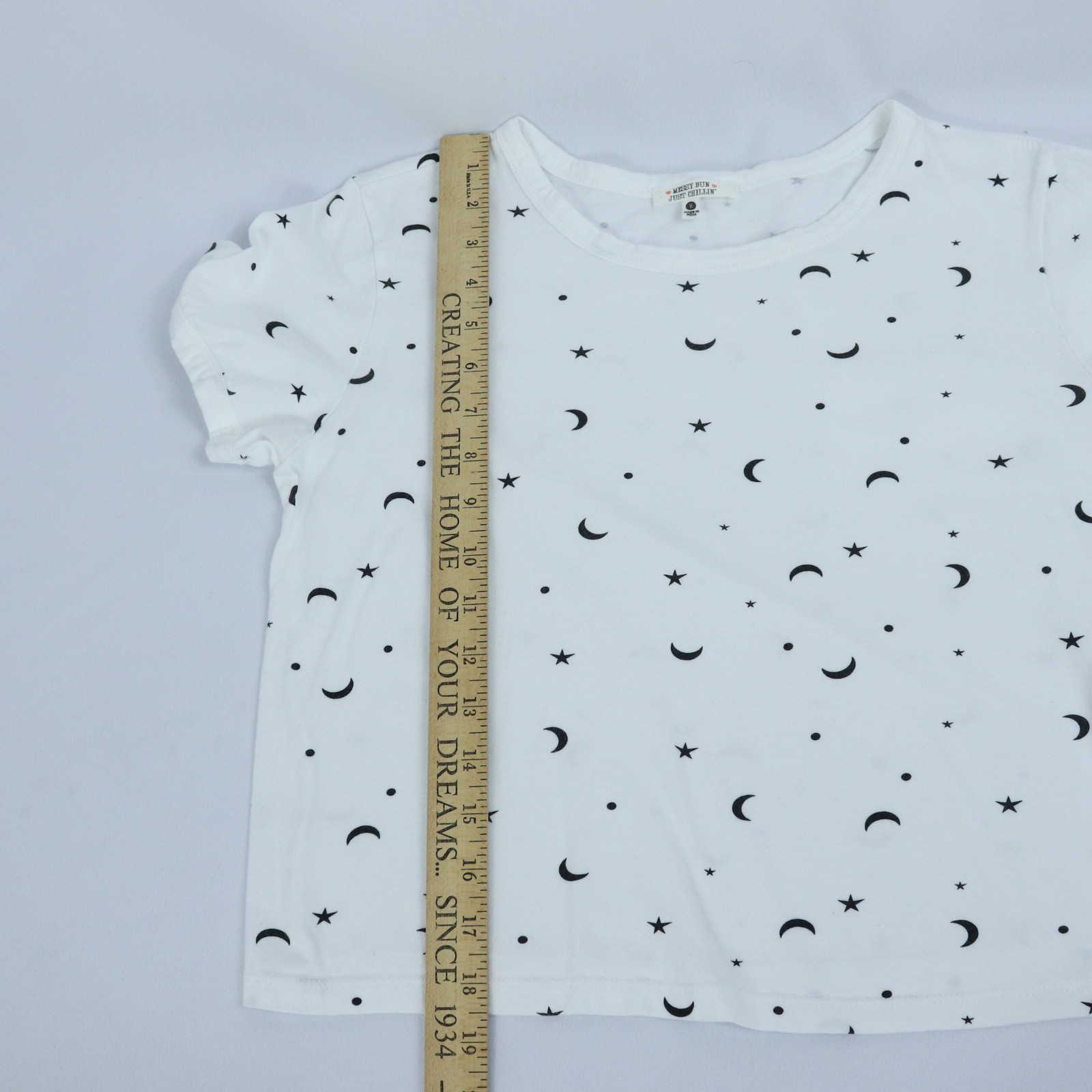 Messy Bun Just Chillin’ White Celestial Black Moon Star Crop Top Womens Medium