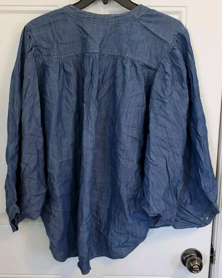 SMALL – Pilcro By ANTHROPOLOGIE The Sidney Batwing Chambrey Blouse