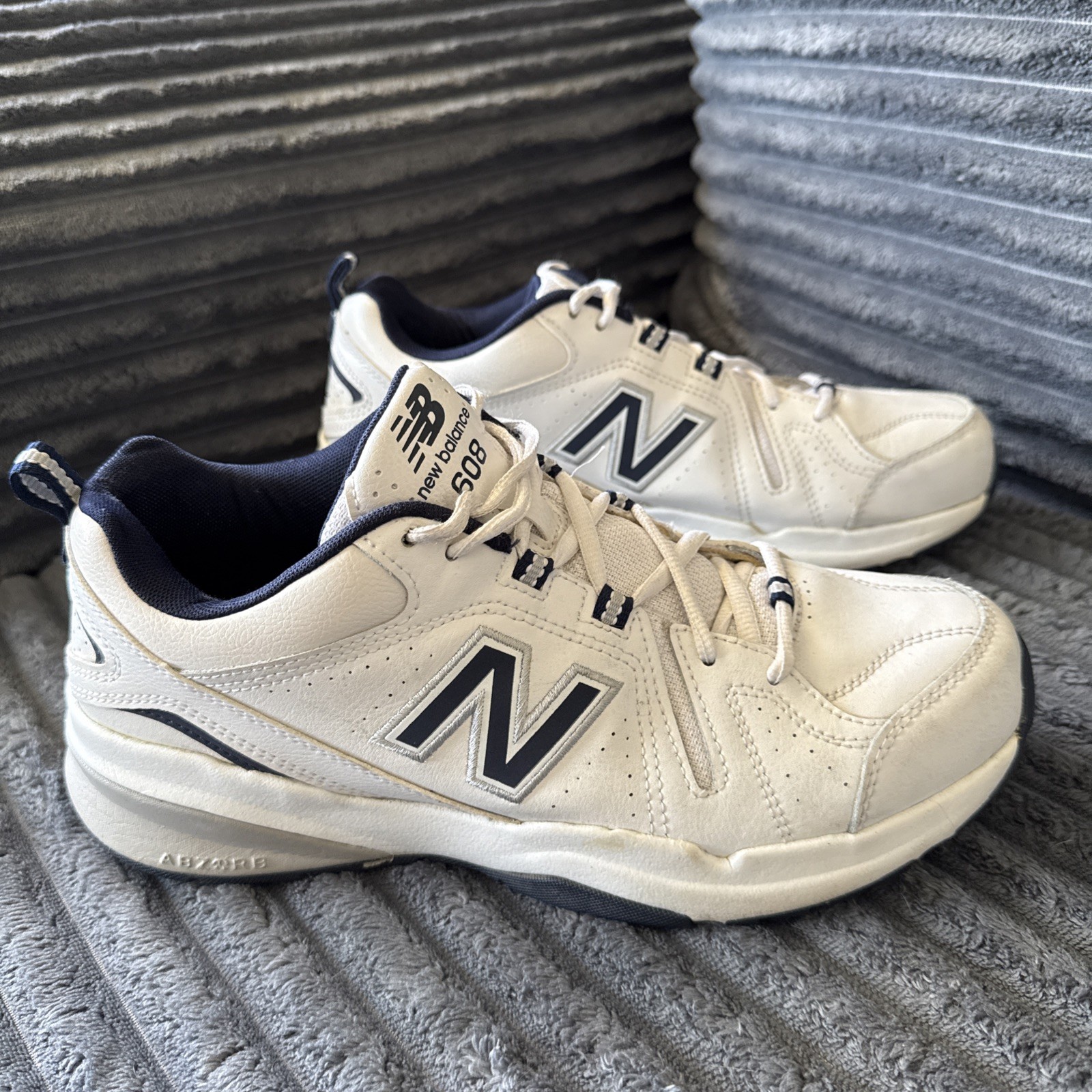 New Balance 608 Men’s Sz 10 White Navy Leather Low Top Athletic Sneakers