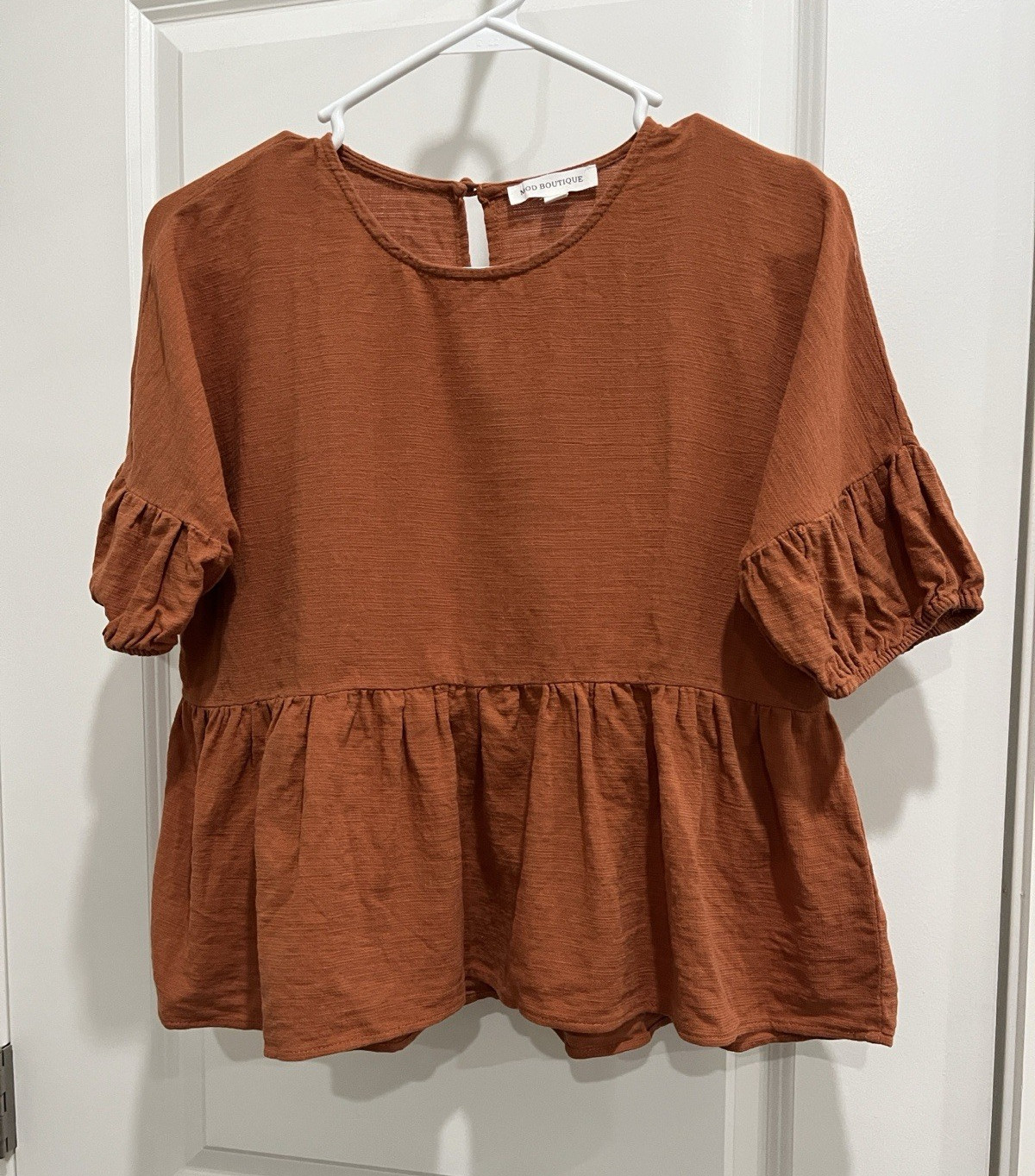 MOD BOUTIQUE Women’s Rust Solid Round Neck Puff Sleeve Peplum Blouse S