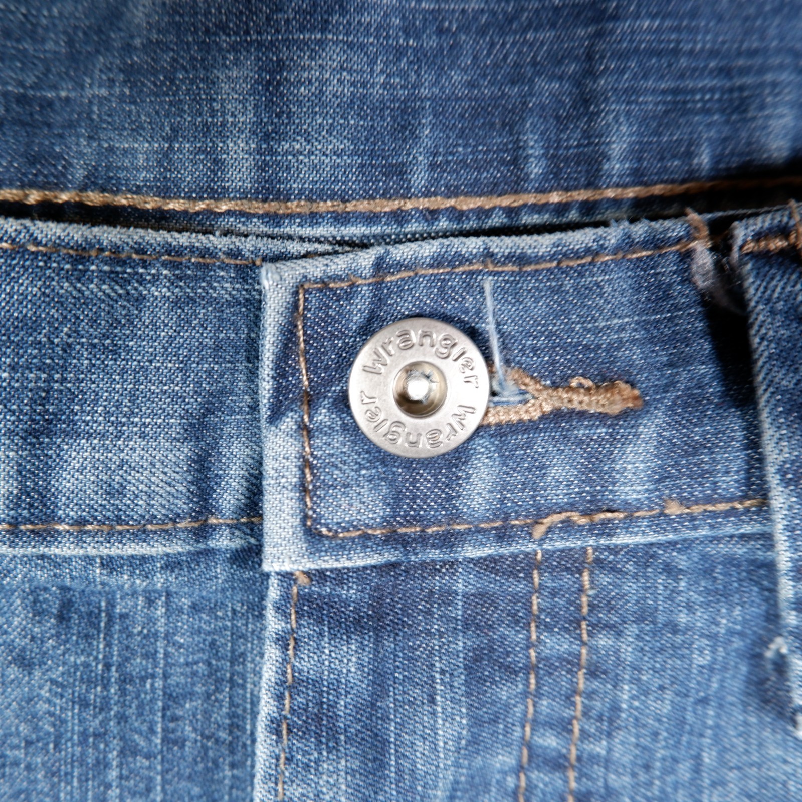 Wrangler Men’s blue Jeans Cargo Pockets 50×30 Medium Wash