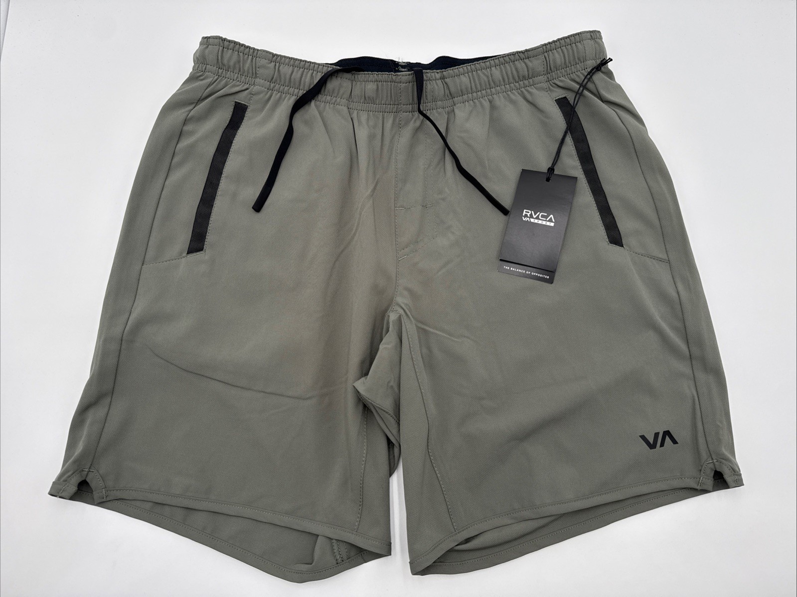$70 RVCA Men’s Yogger Stretch 17 Shorts 8″ – Slate Green – Medium -New Tag