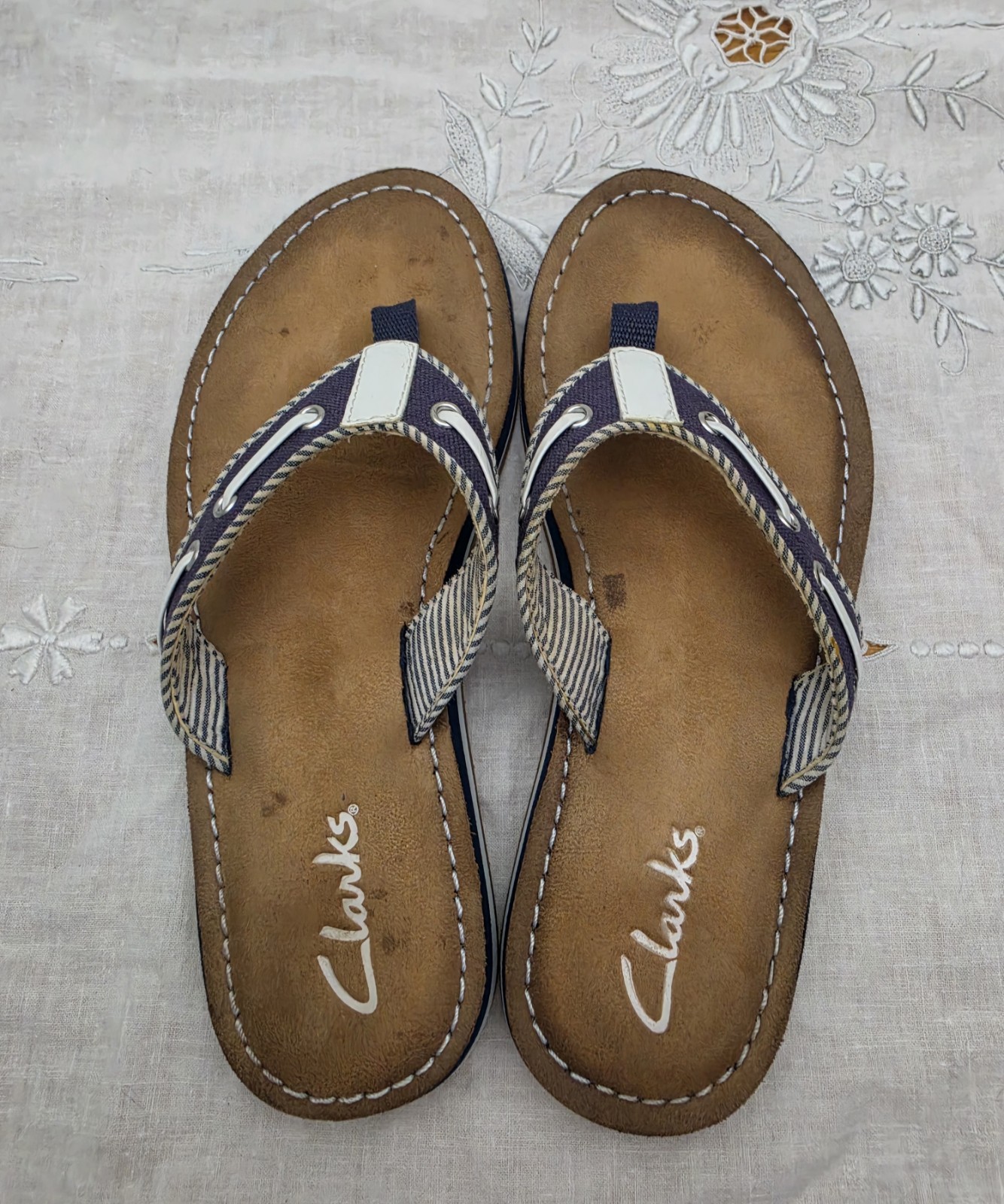 Clarks Collection Womens Slip On Blue/White Thong Flip Flop Sandal, 6M
