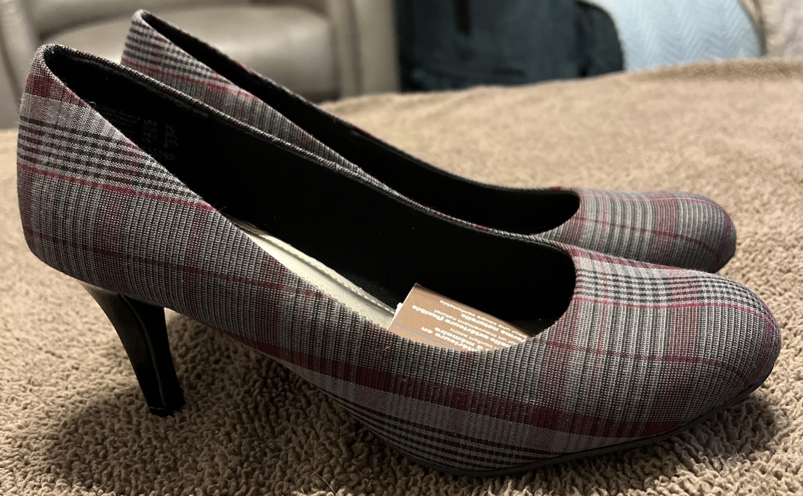 COMFORT PLUS by Predictions Gray Plaid Pumps Heels Shoes Womens Size 7 1/2 NWT