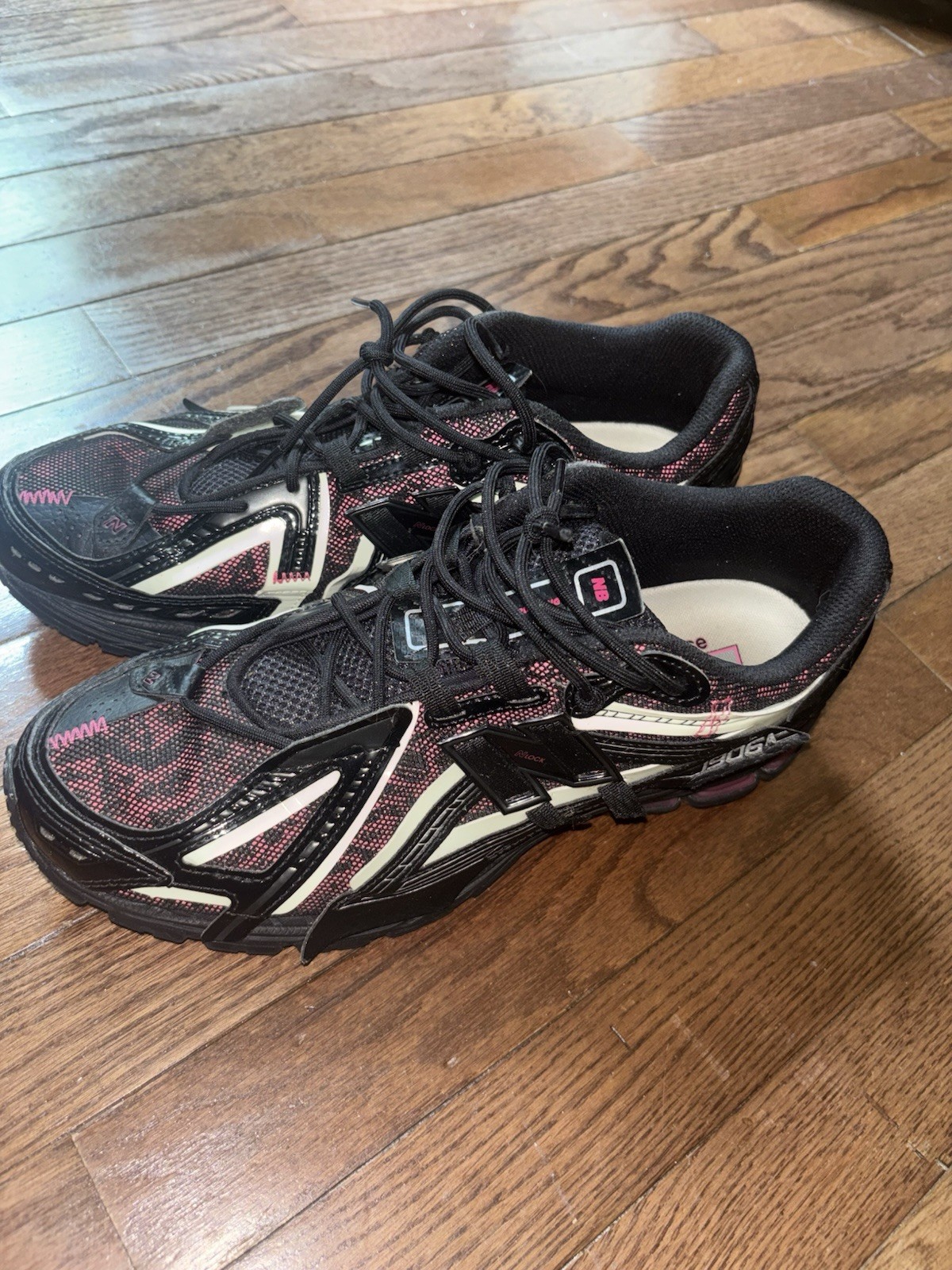 New Balance 1906A Black/Dragon Berry Mens Size 10.5 Very Good Condition