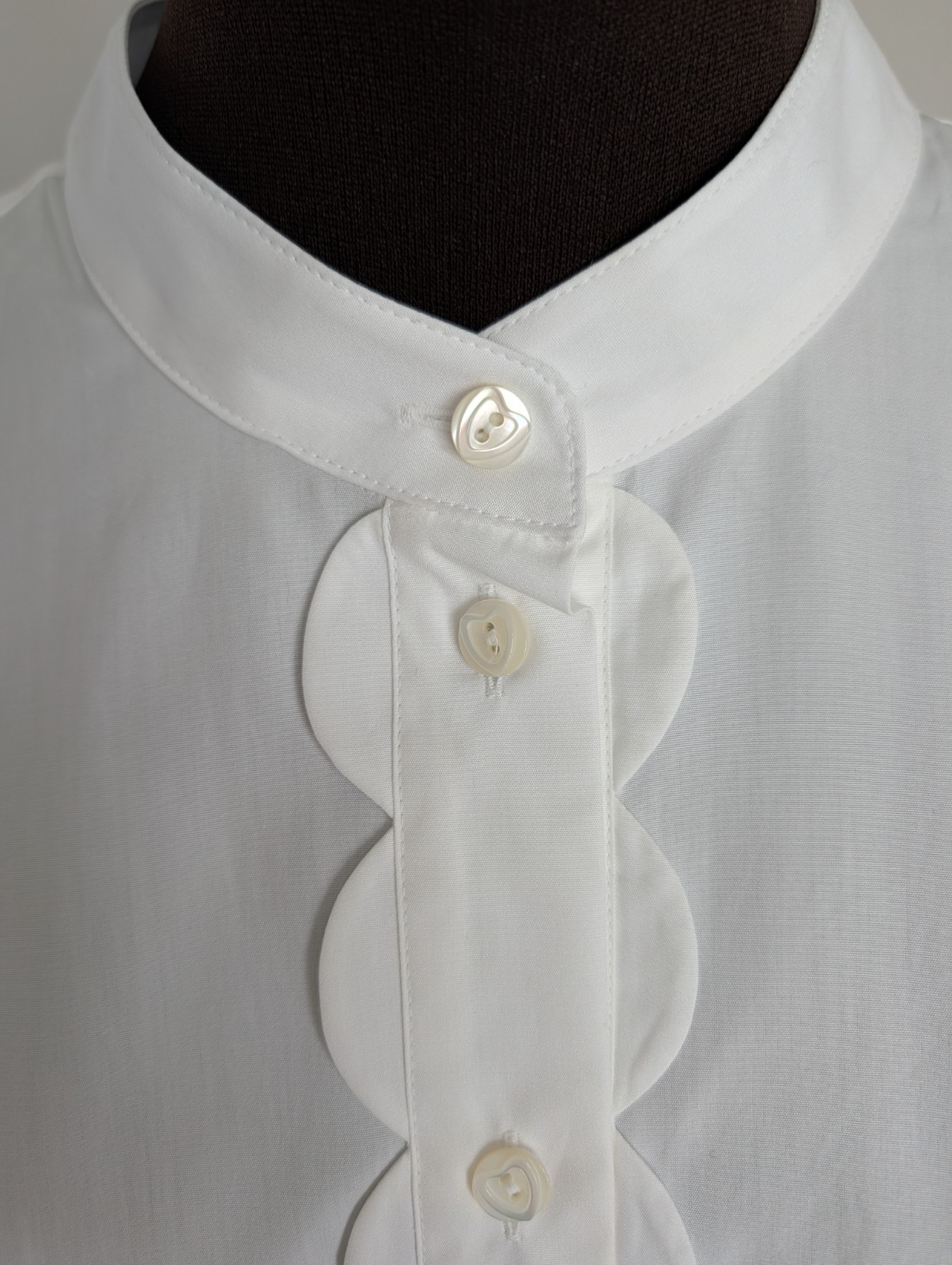 $650 New Escada white Cotton scallop collared button top blouse 40 10 L