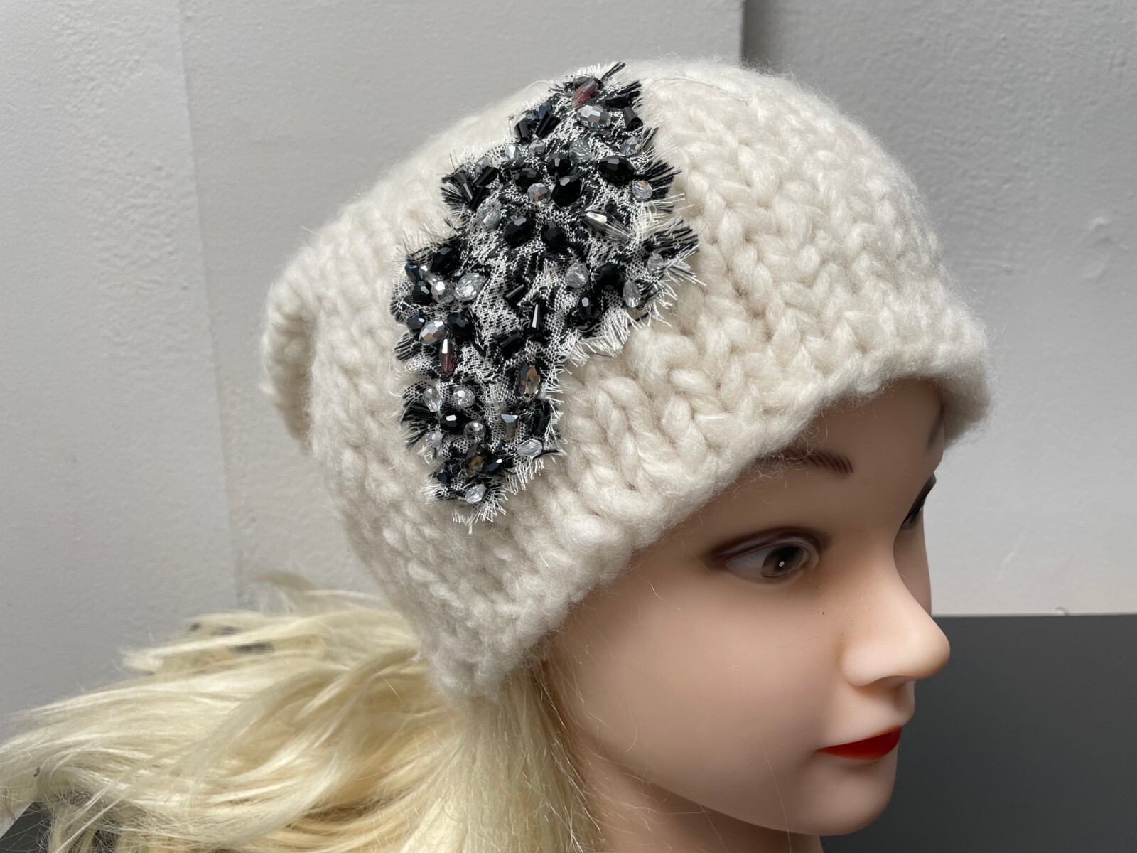 Women Beanie Hat Hand Knit 100% Cashmere White color Crystal Beads