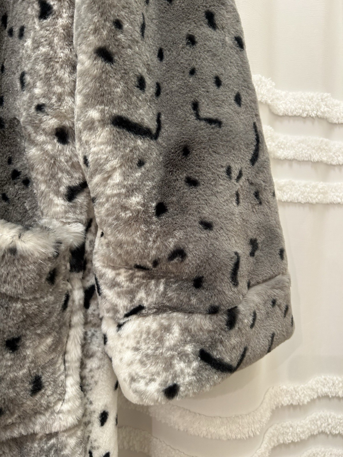 Minky Couture Designer Robe Leopard Plush Belt Unisex M/L Medium Large – GRC