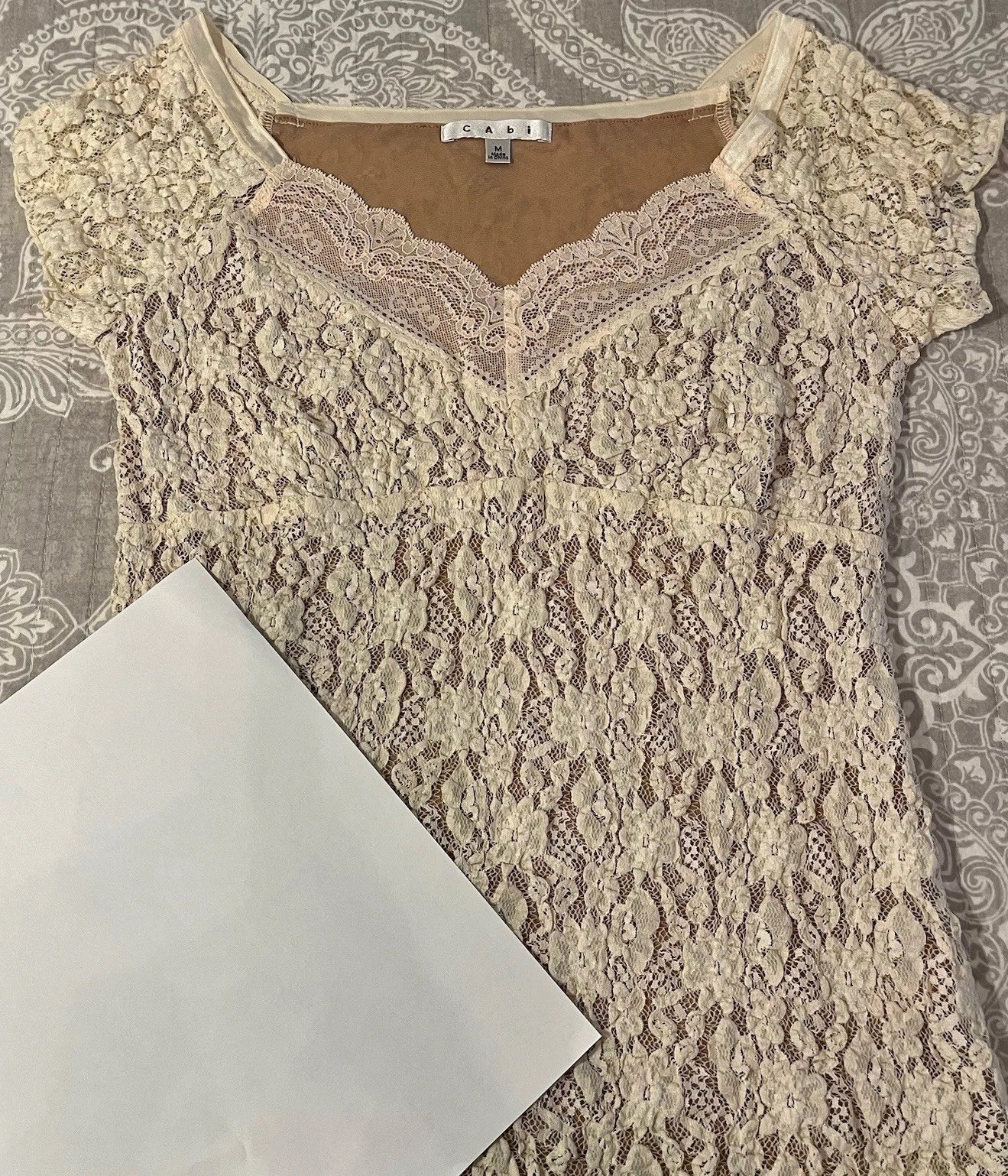 Cabi Cream Beige Lace Blouse Medium Floral Overlay Sheer Romantic Cap Sleeve Top