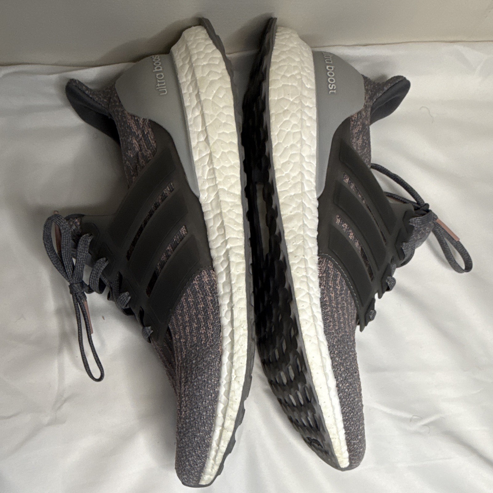 adidas UltraBoost Men’s Gray/Pink Low Top Lace-Up Sneakers Casual Athletic