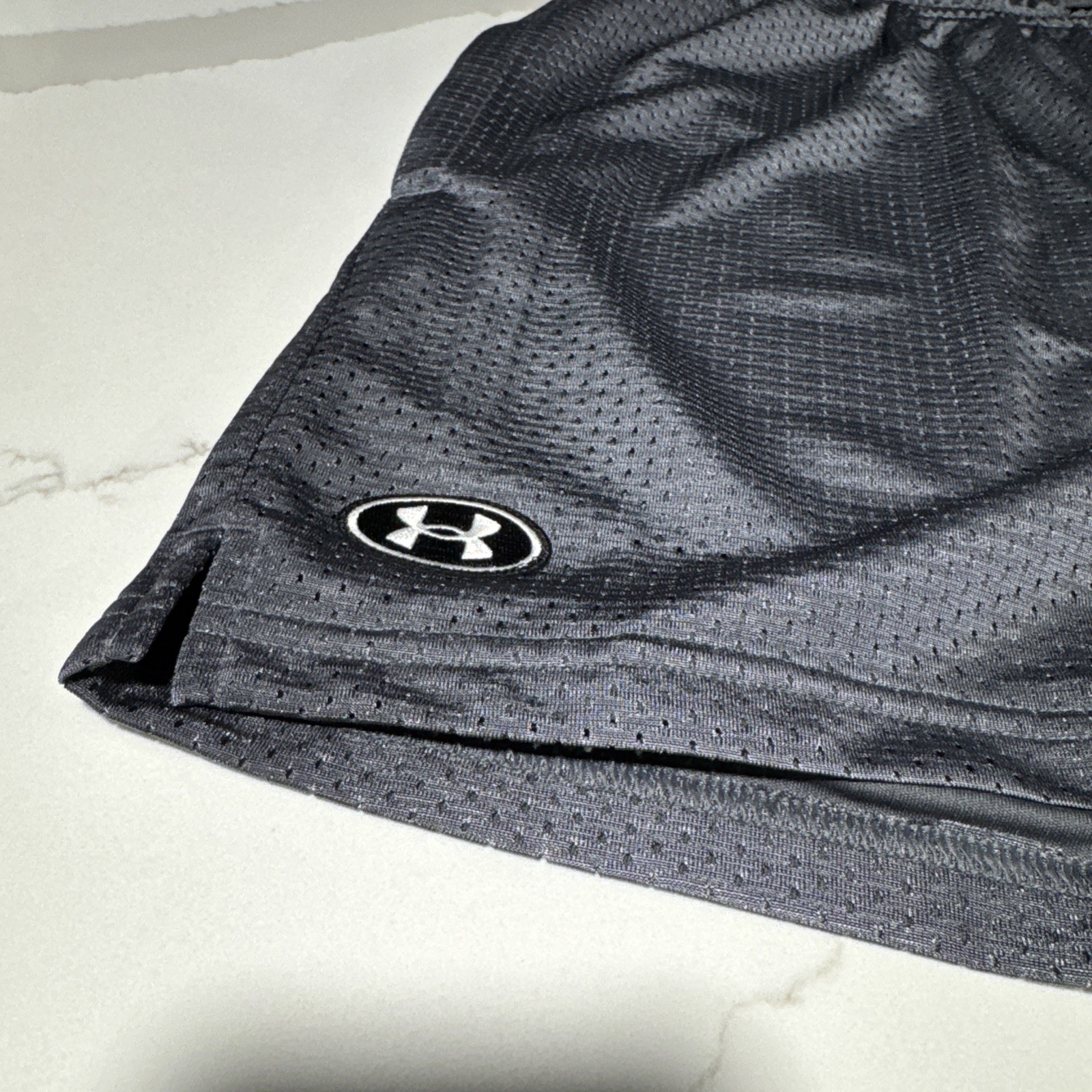 Under Armour 5″ Icon Mesh Shorts LARGE Retro Mid Thigh W/ Pockets Gray NWT GREY