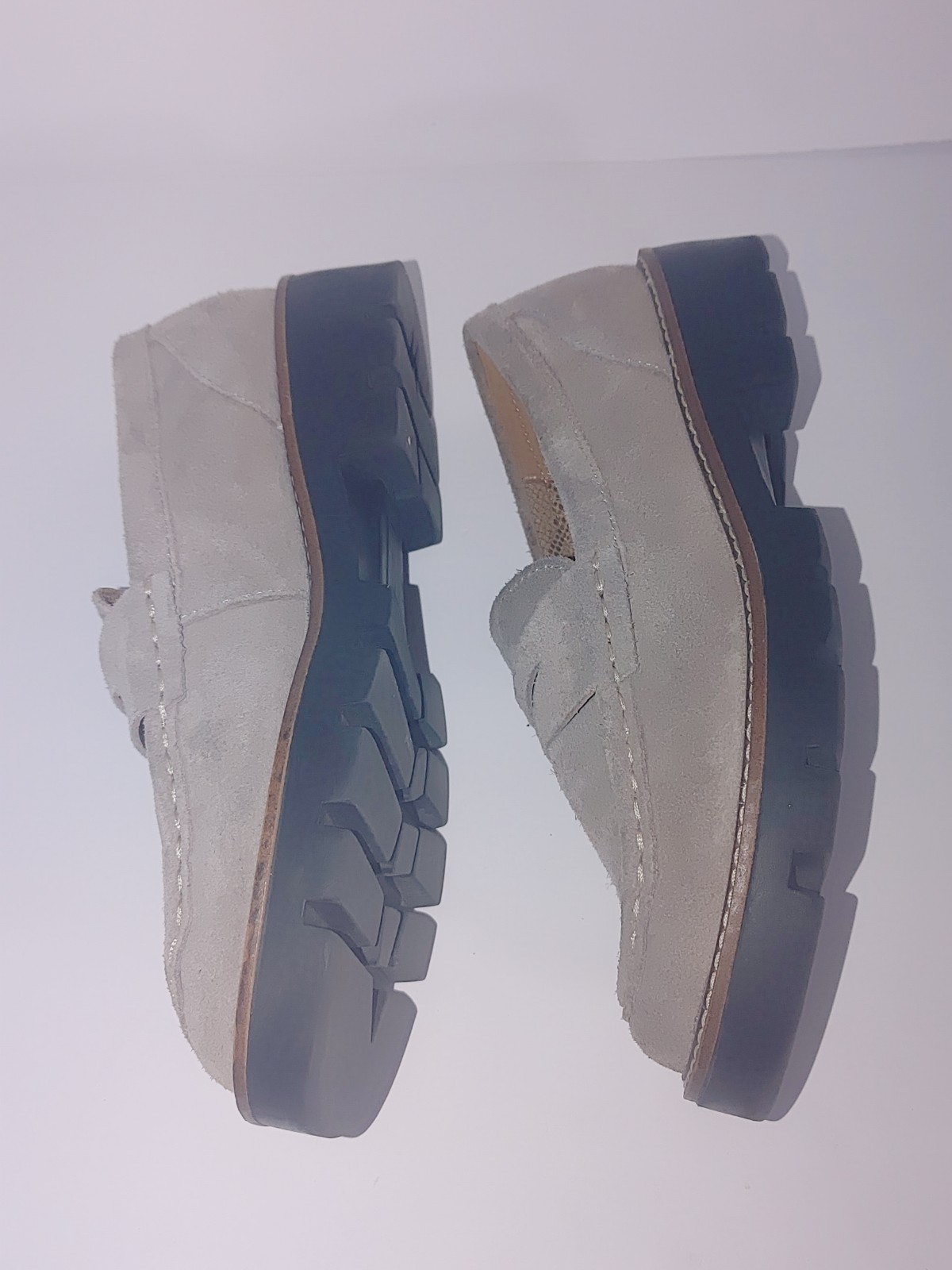 House of Harlow 1960 Womens 8.5M Suede Taupe Leather Penny Loafer Lug Sole Shoes