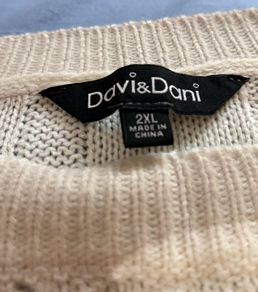 Davi & Dani Beige Daisy Floral Cable-Knit Crewneck Sweater 2XL Plus