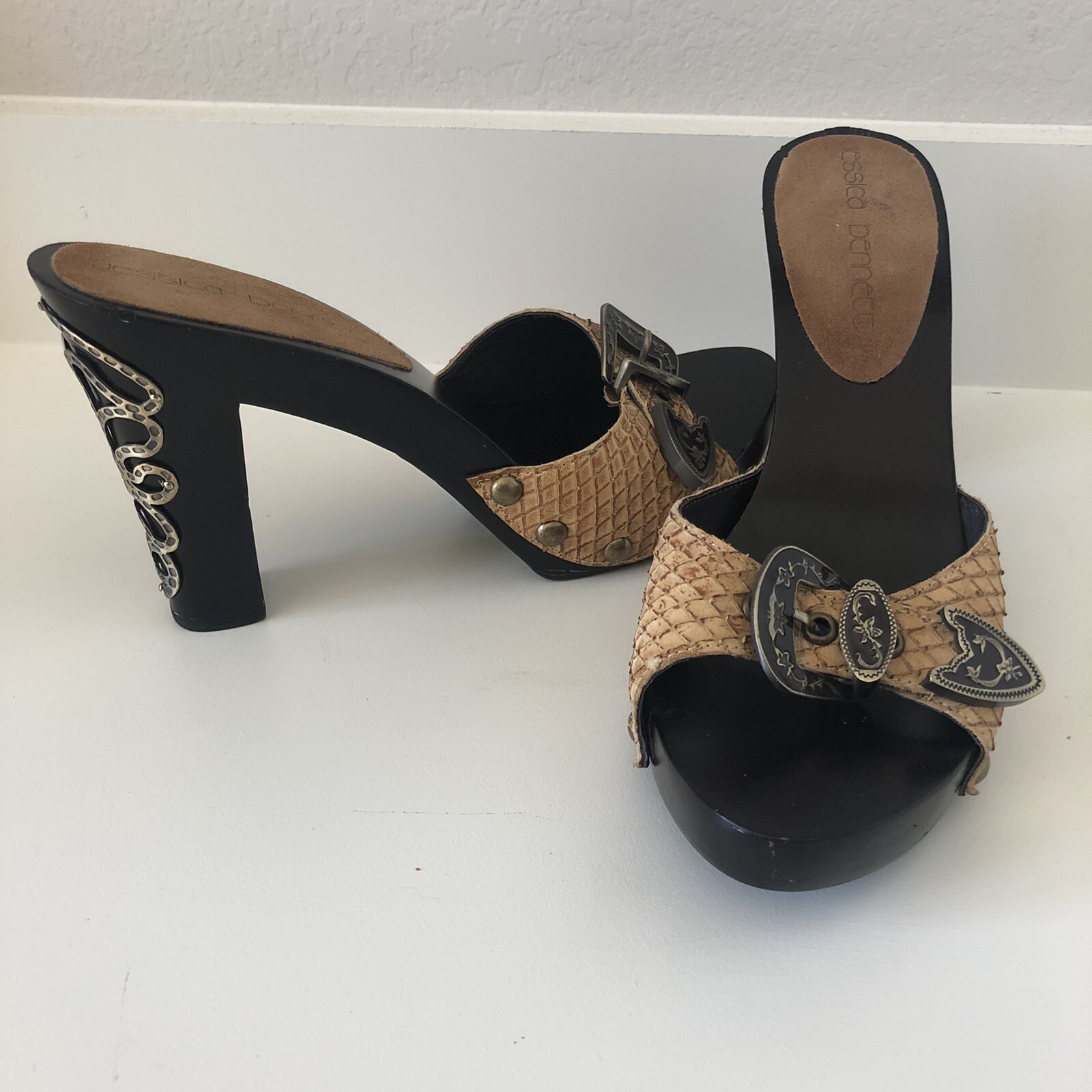 Jessica Bennett Slide Shoe SIZE 6M Wood Sole Tan Sandal Buckle Studs Embellished