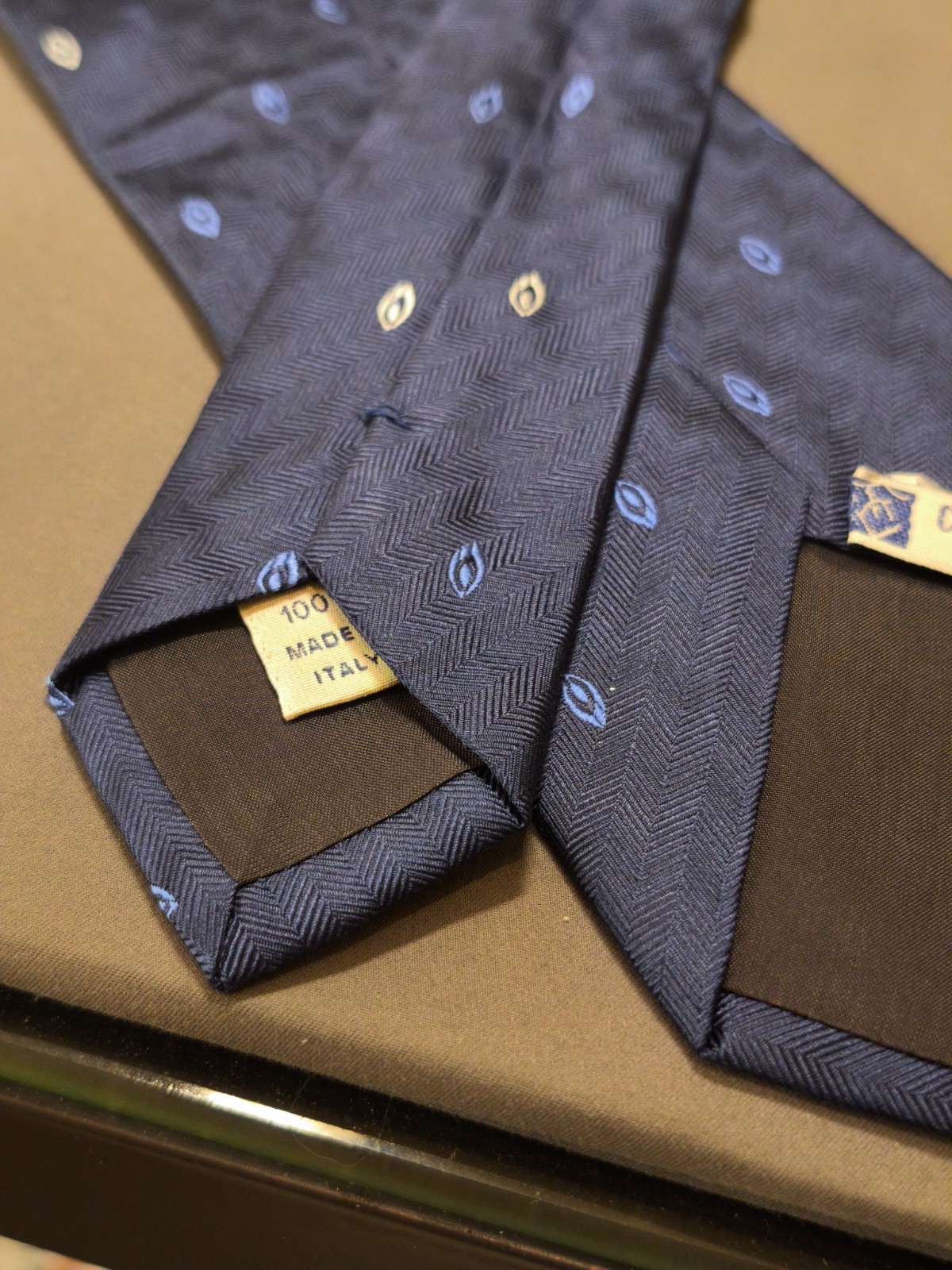 Octavian Couple – Solid Color Tailored Tie with Geometric Micro Design