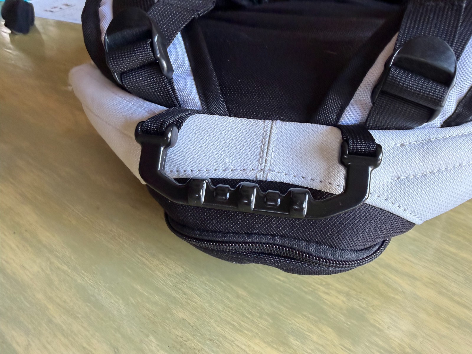 OG **RARE** Oakley Sunglasses White Kitchen Sink Backpack Excellent Condition
