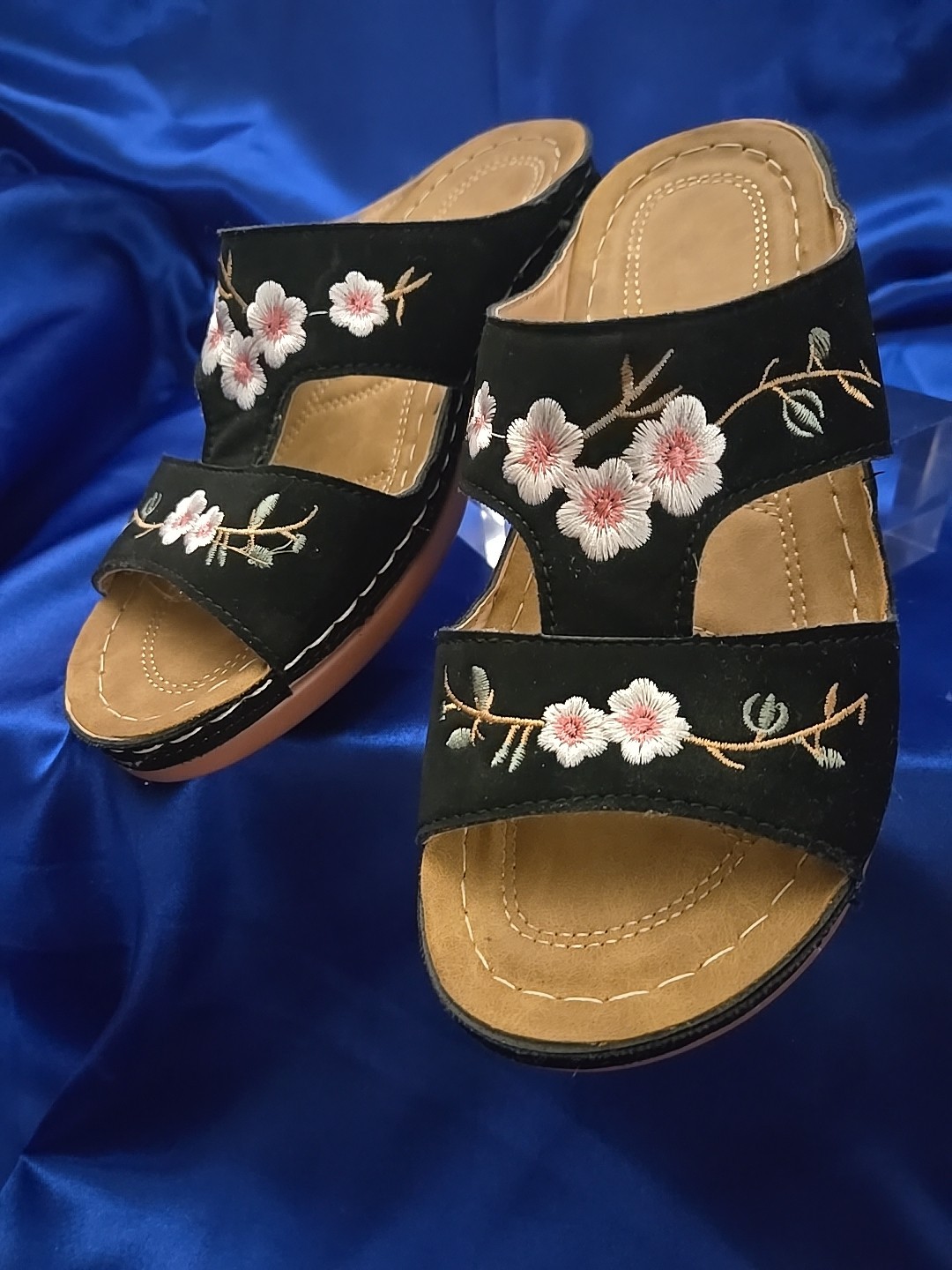 Fujian Friday Women’s Embroidered Sandals Black W/flowers Size 7 Great Condition