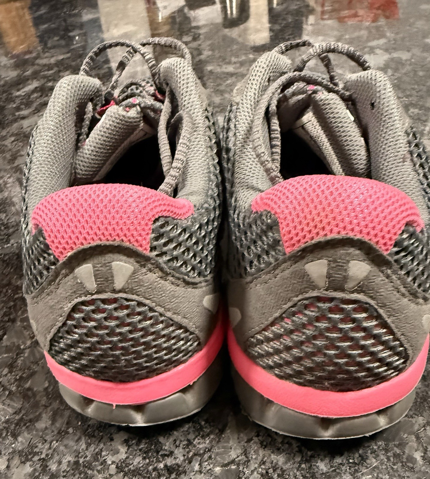 Under Armour Men’s Low Top Athletic Sneaker Lace Up Gray Pink Black 1215488