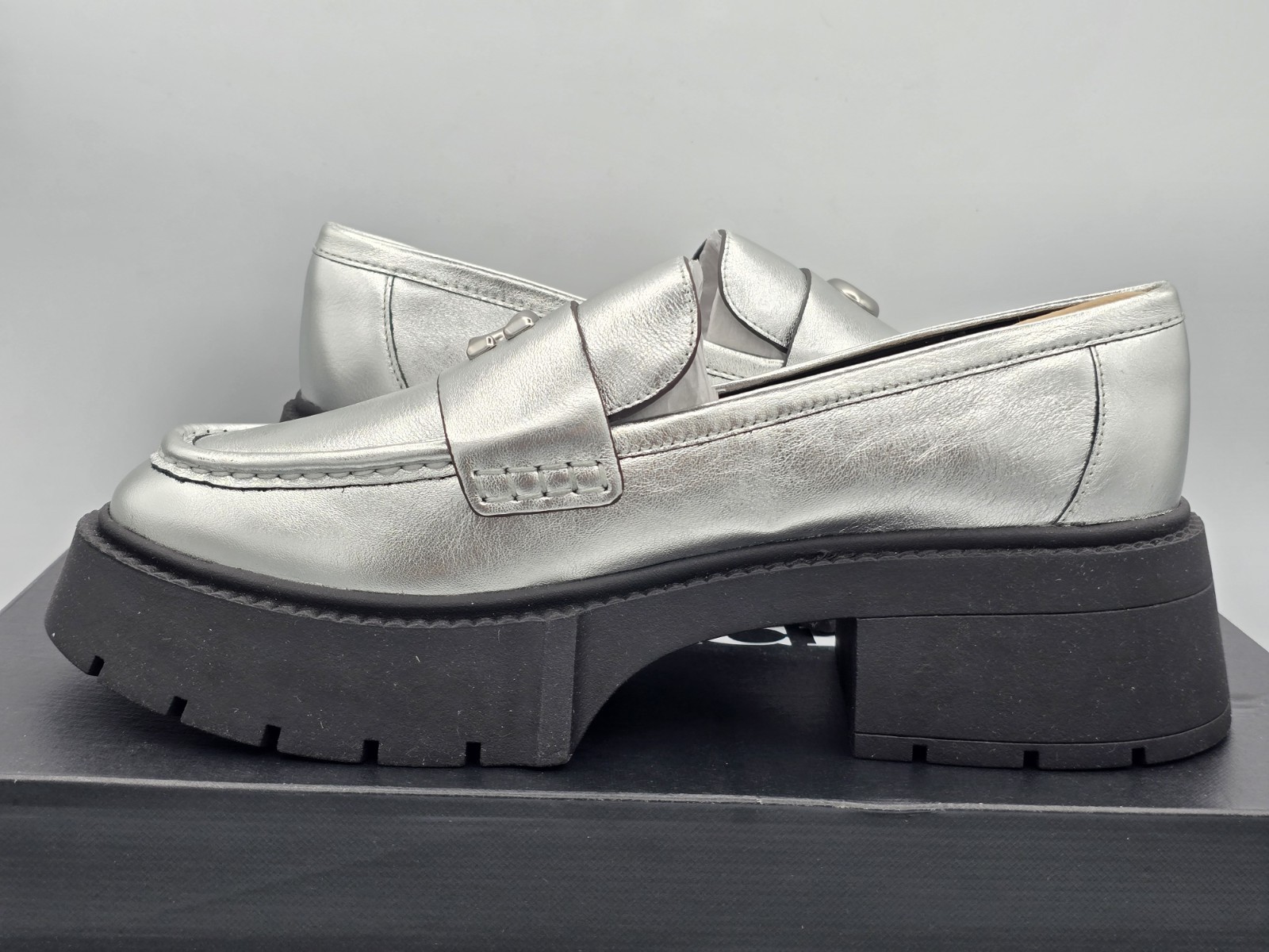 Coach Leah Metallic Leather Silver Loafers Chunky Heel SIZE 8.5 B NEW MSRP $195