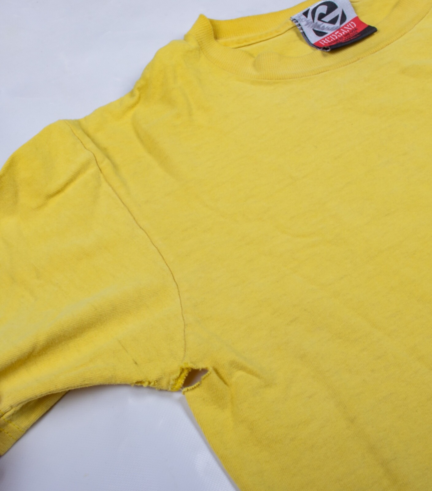Vintage 2000 Red Sand American Standard Worn Distressed Yellow Shirt Men’s Small