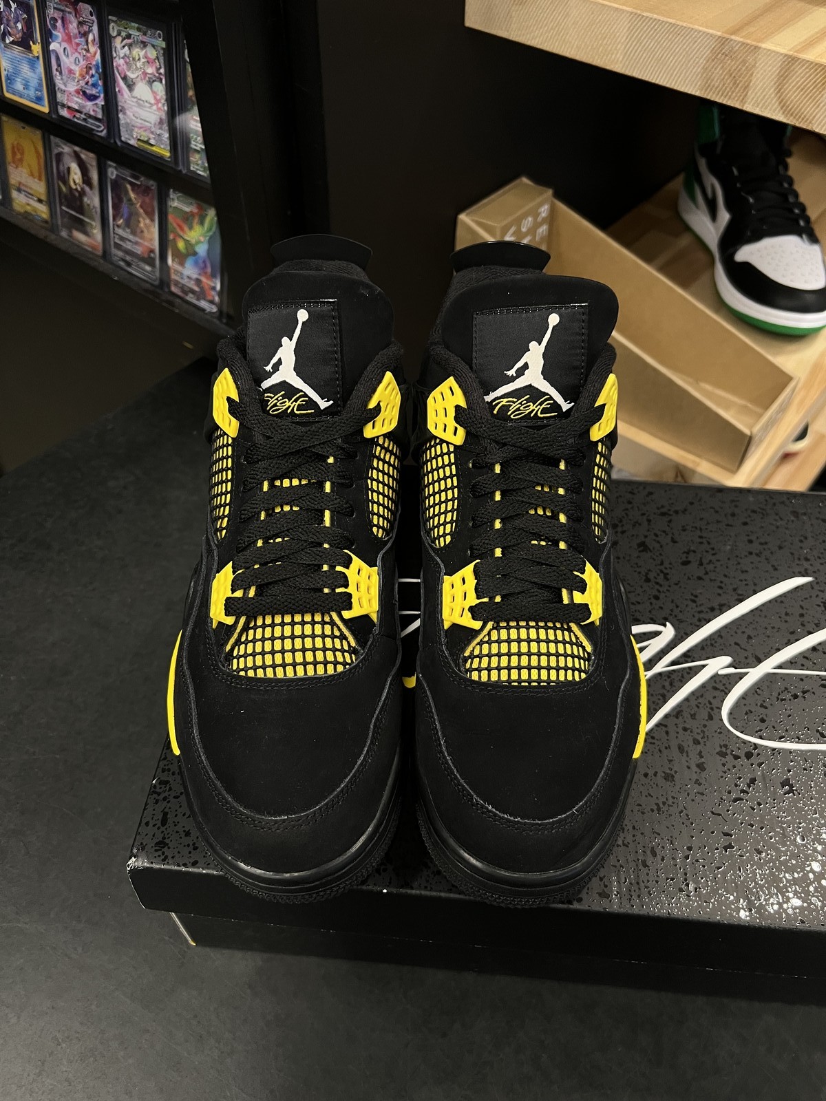 Jordan 4 Retro Thunder (2023) Size 10.5, PREOWNED