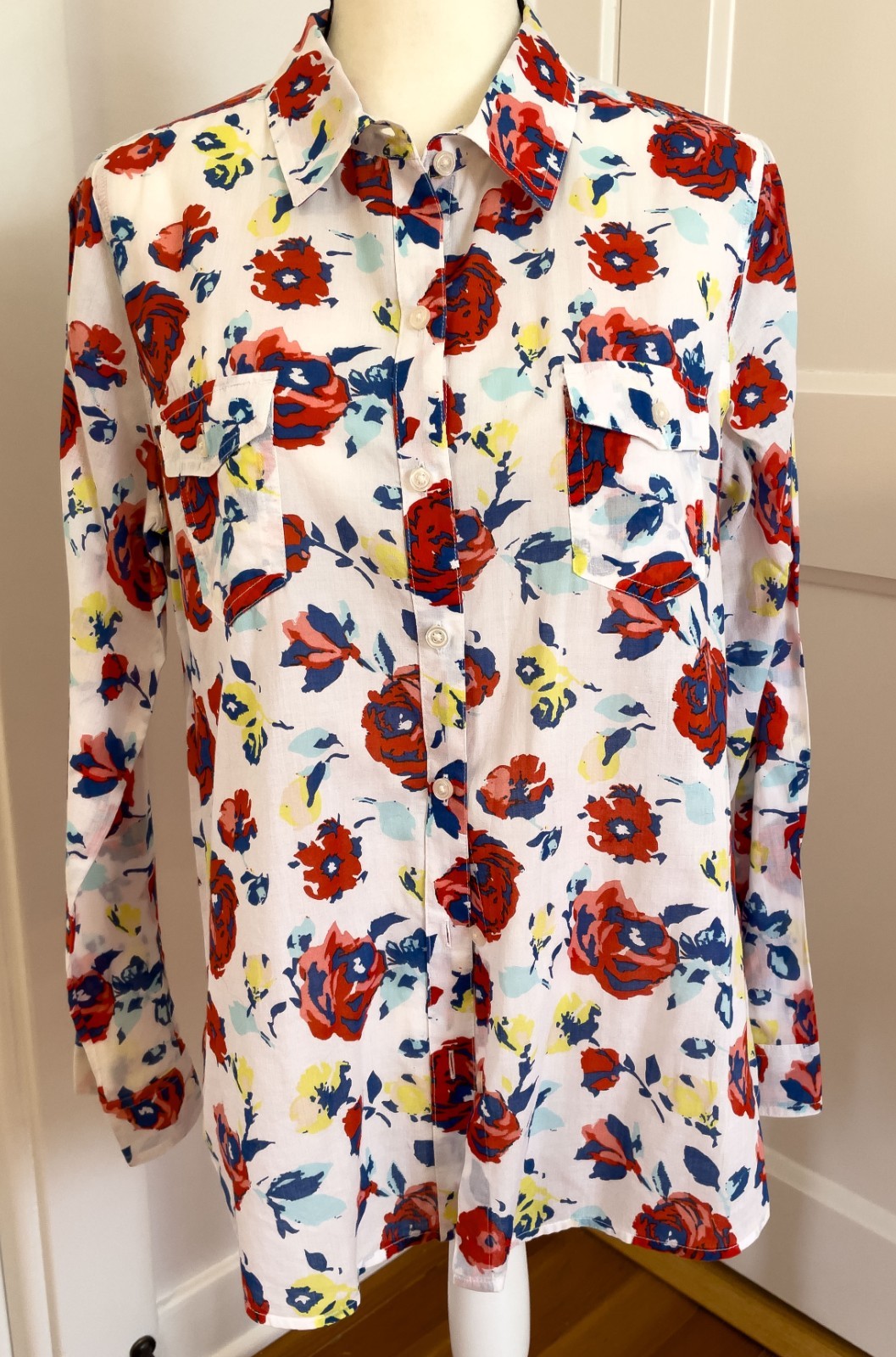 Old Navy Floral Lightweight Cotton Button-Up Shirt in White with Multi Print – L