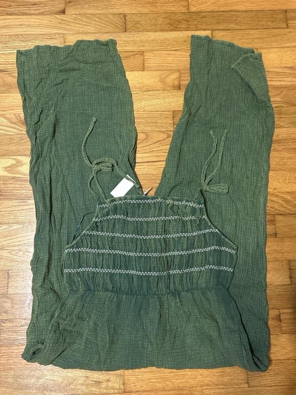 Davi & Dani Women’s Green Solid Smocked Tie Jumpsuit One-Piece Size M
