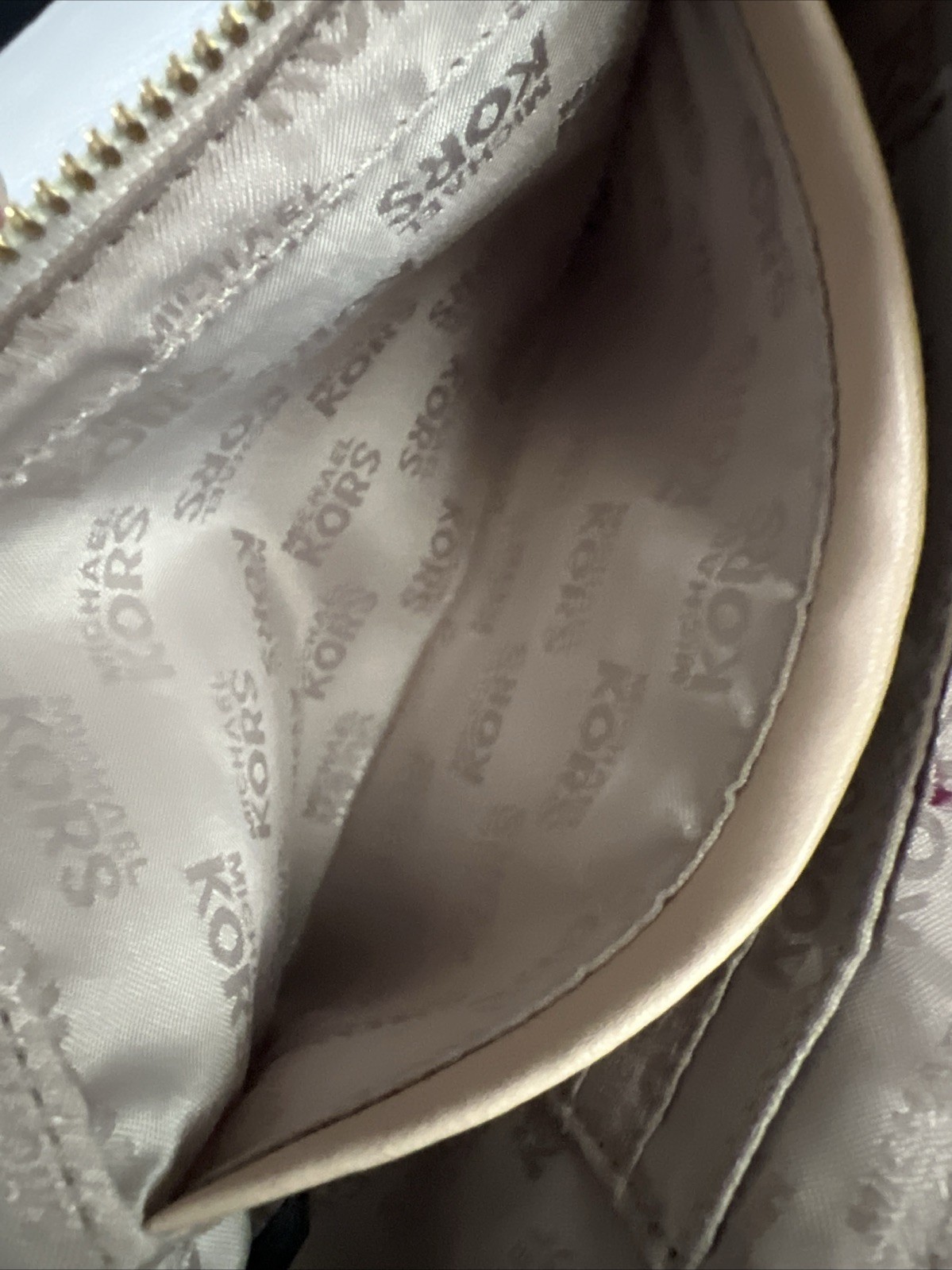 MICHAEL KORS JET SET MK LOGO TOP ZIP VANILLA WRISTLET PURSE