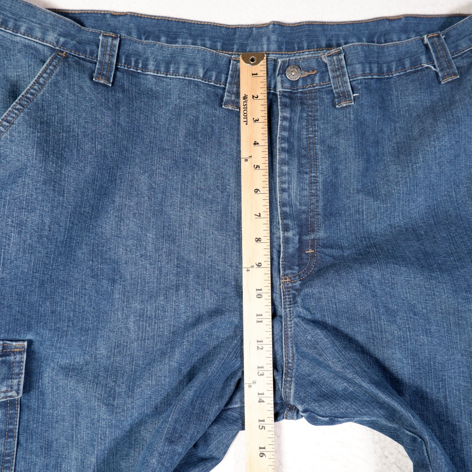 Wrangler Men’s blue Jeans Cargo Pockets 50×30 Medium Wash