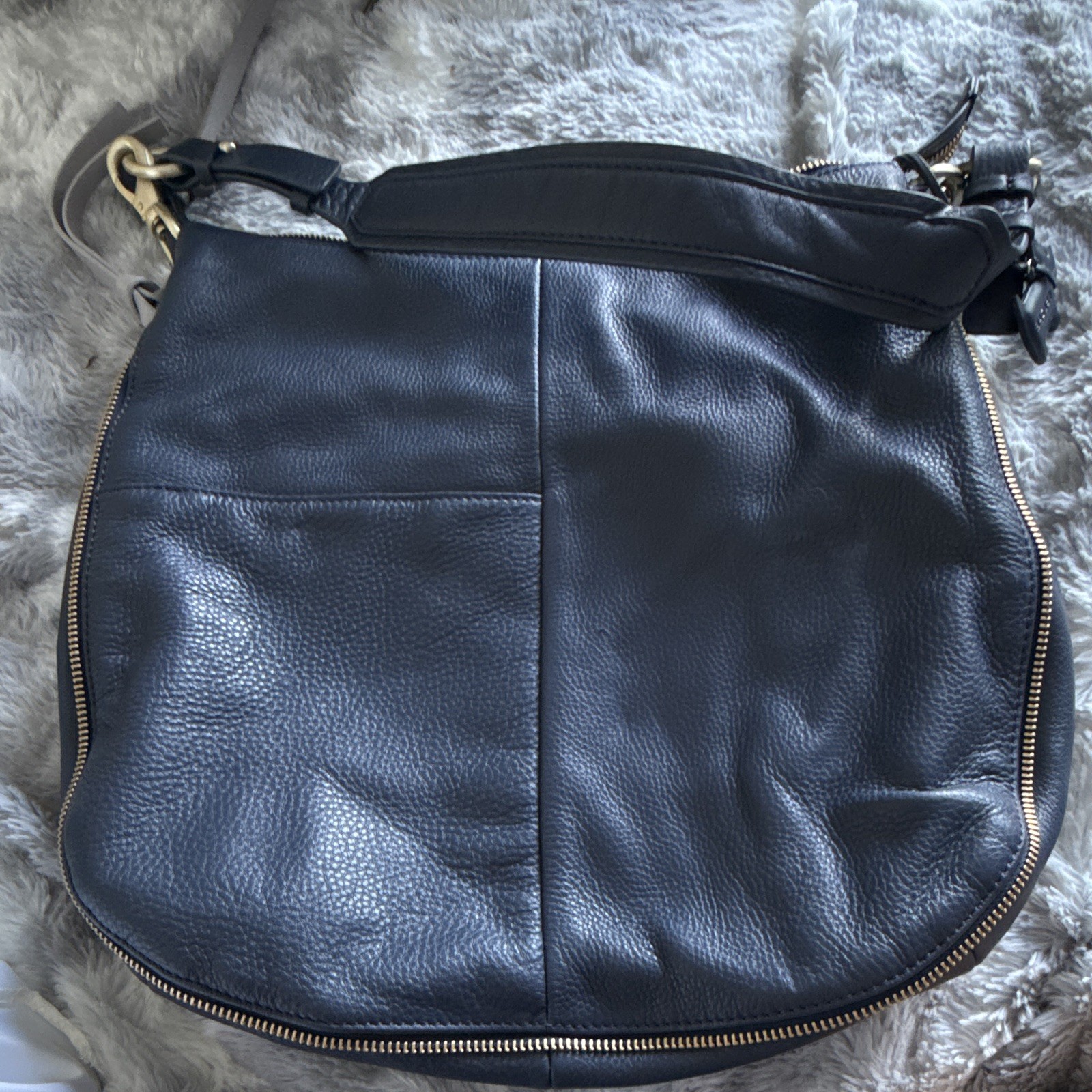 Radley Black Pebbled Shoulder Bag Zip Gold Hardware Inner Pockets Dog Charm