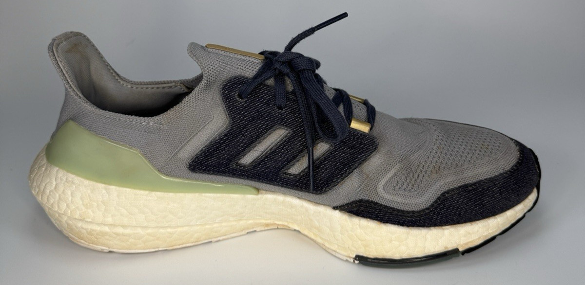 Adidas UltraBoost 22 Halo Silver / Shadow Navy / Linen Green GX9158 Men Sz 11.5