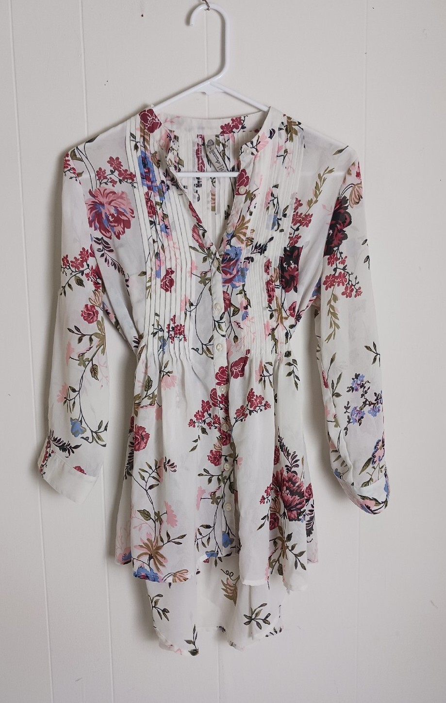 American Rag white/burgundy/pink floral tuxedo front tie back blouse Small