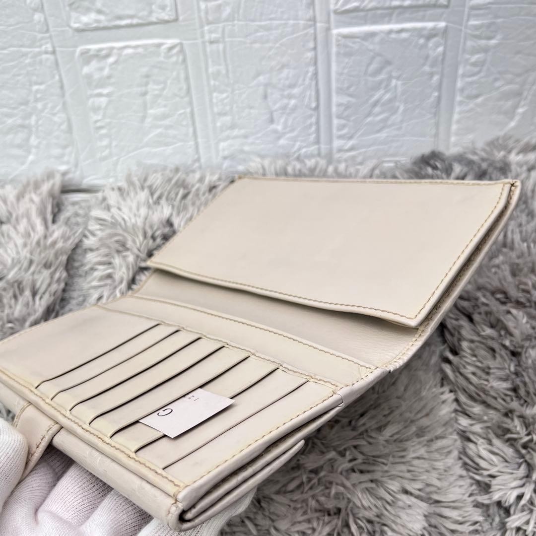 Good Condition GUCCI Shima Logo Plate W Hook White Long Wallet