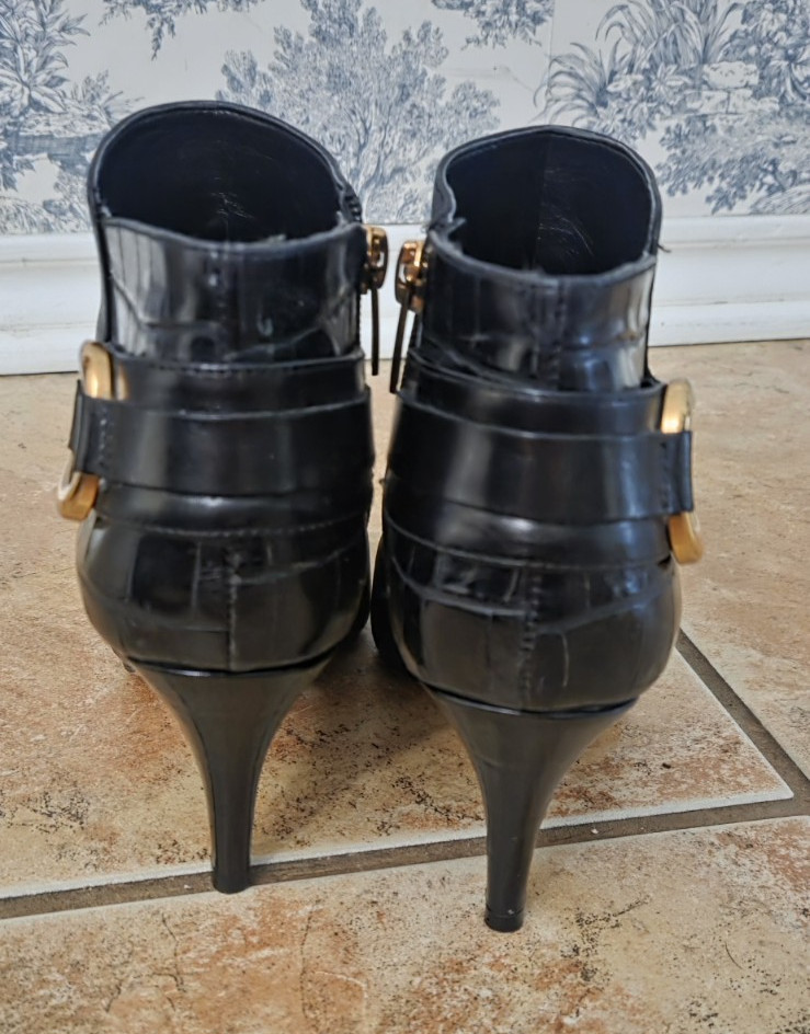 Vince Camuto Women’s Black Leather Pointed Toe Ankle Boots Zip Buckle US 8