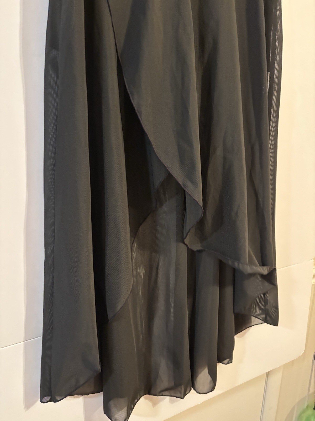 Halara “Breezeful” High Waisted Women’s Size Medium Midi Skirt Black Minimalist