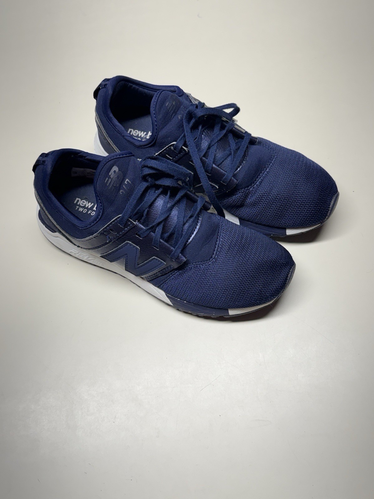 New Balance women’s Size 8 Athletic Sneakers Lace Up Low Top Mesh Blue Rubber