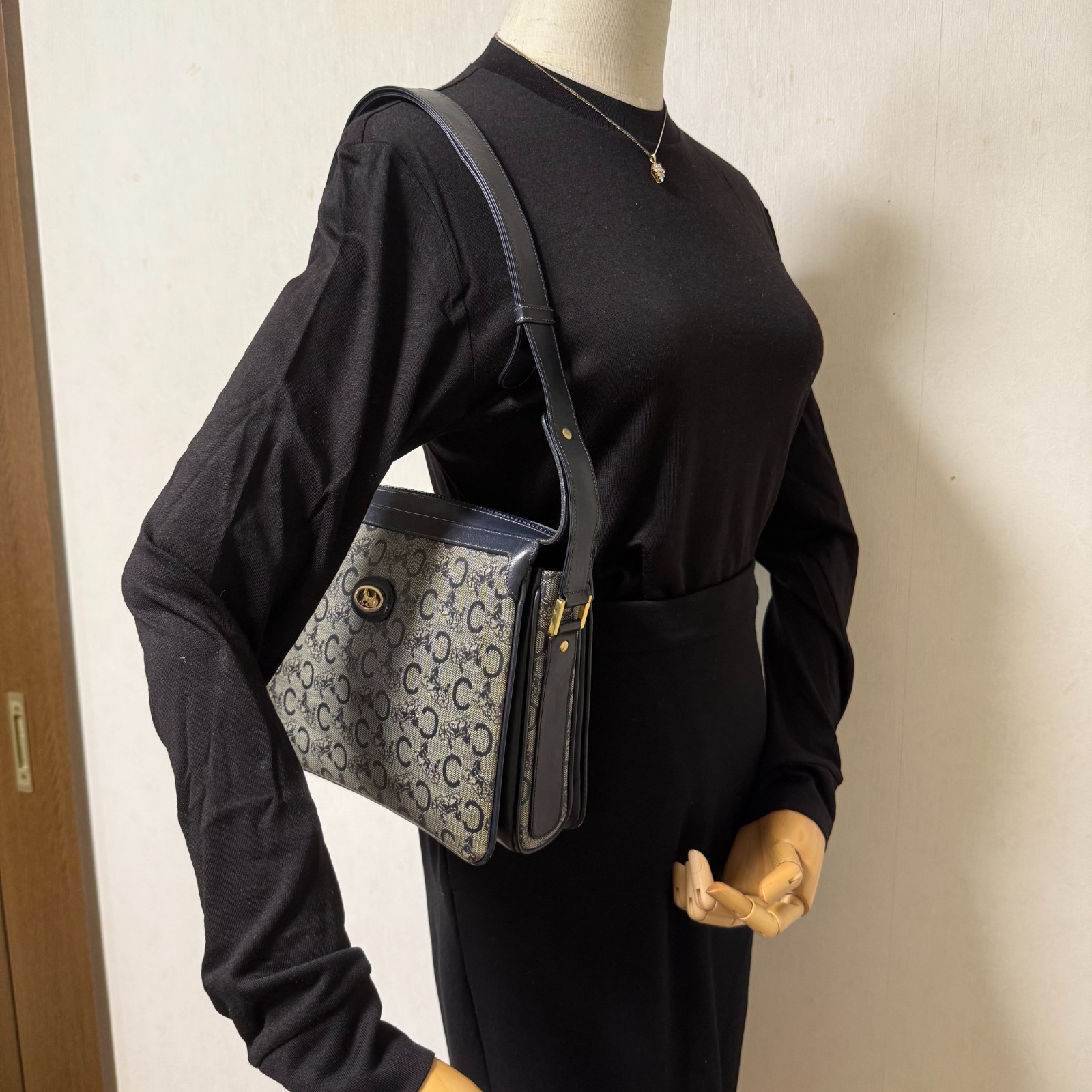 CELINE C Sulky Shoulder Bag Navy Leather Vintage Auth