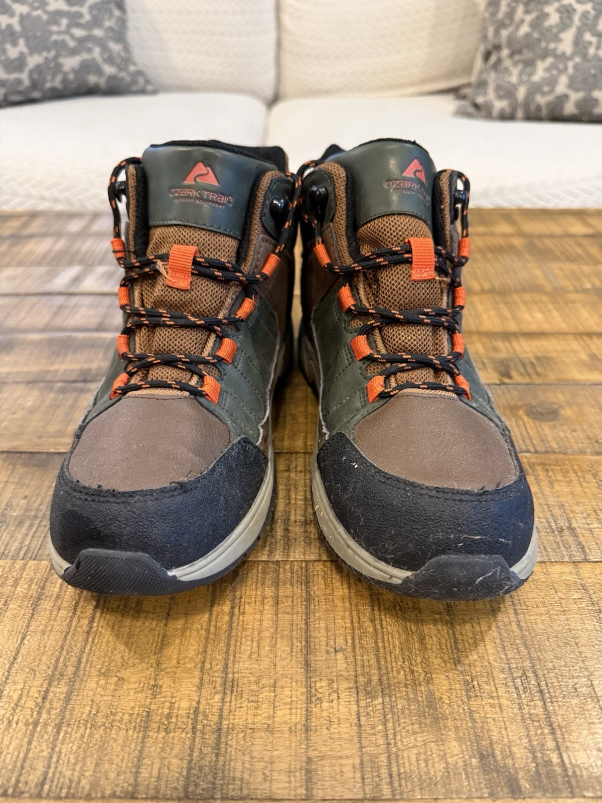 Ozark Trail Hiking Boots Boy’s Size 5 Tan High Top Water Resistant Rugged New