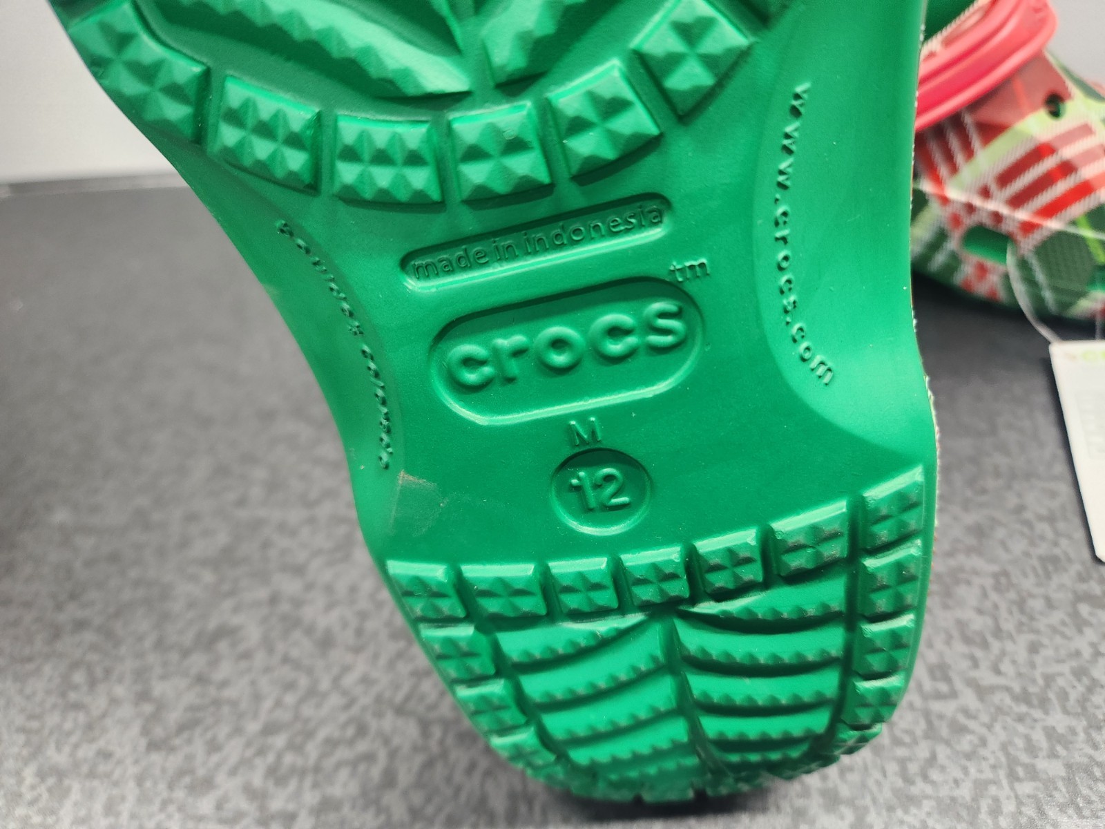 Crocs Baya Holiday Plaid Comfort Clogs Men’s 12 Women’s 14 Sandals Slides ~ NEW