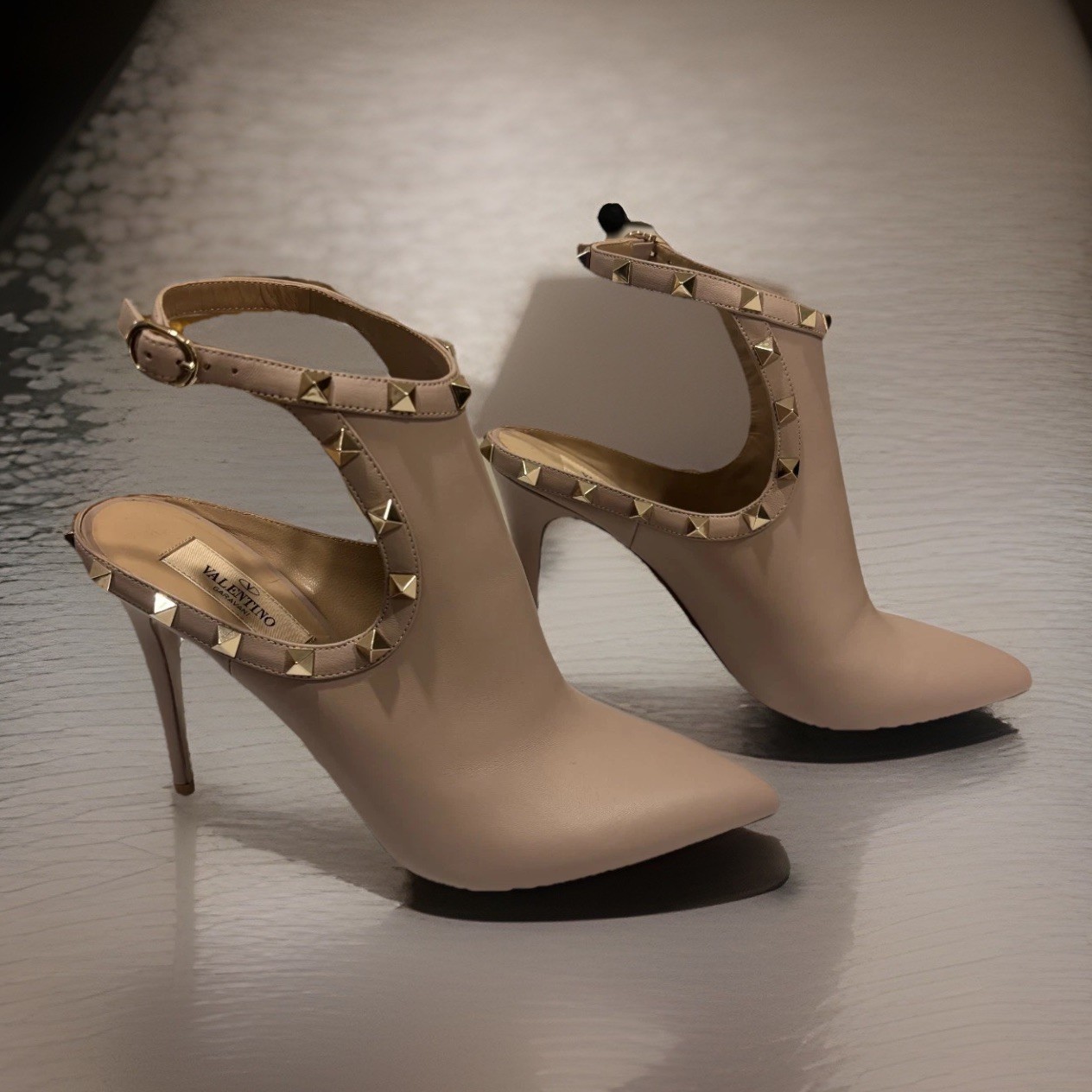 New Valentino Garavani Nude Rock Stud Heel Boot Pump 38.5 Sold Out $1150 Retail