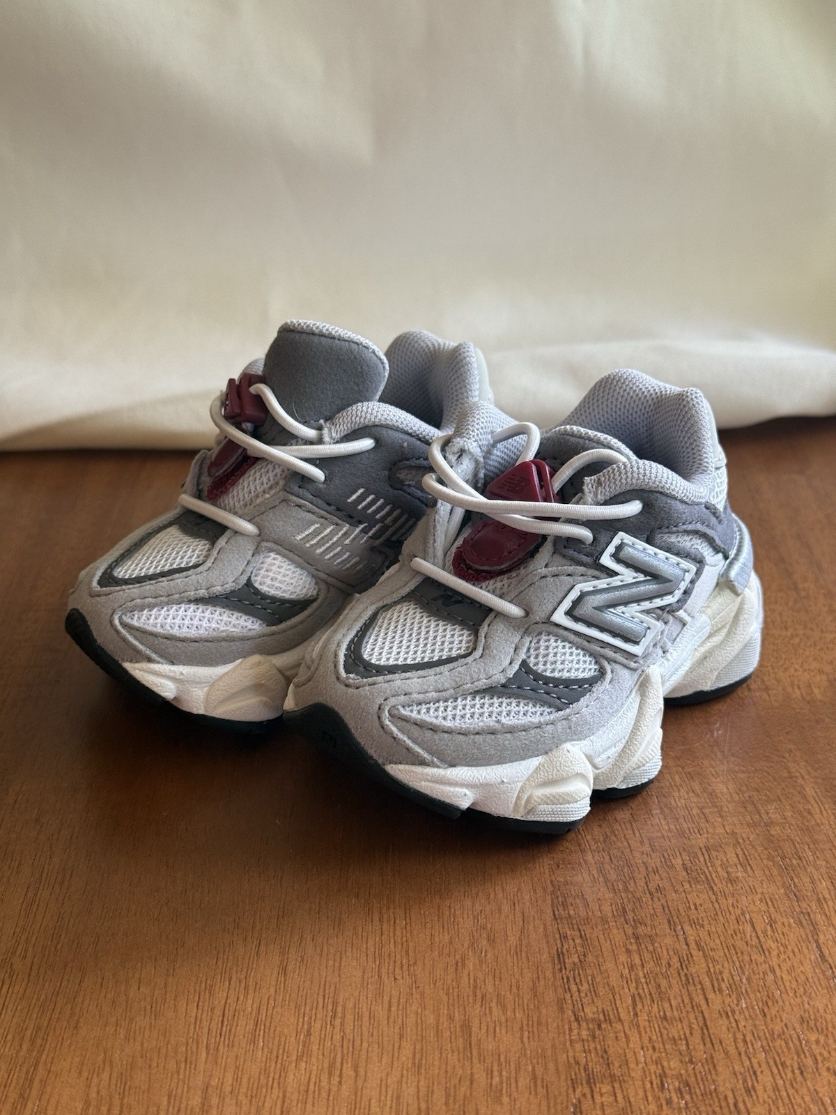 New Balance 9060 Bungee Baby Sneaker Size 2 Enfant