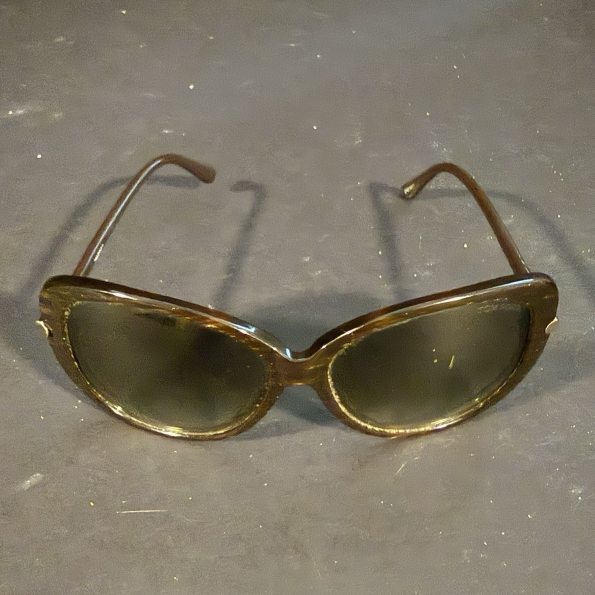 TOM FORD Women’s Oversized Tortoise Shell Sunglasses Gray Tinted Lenses