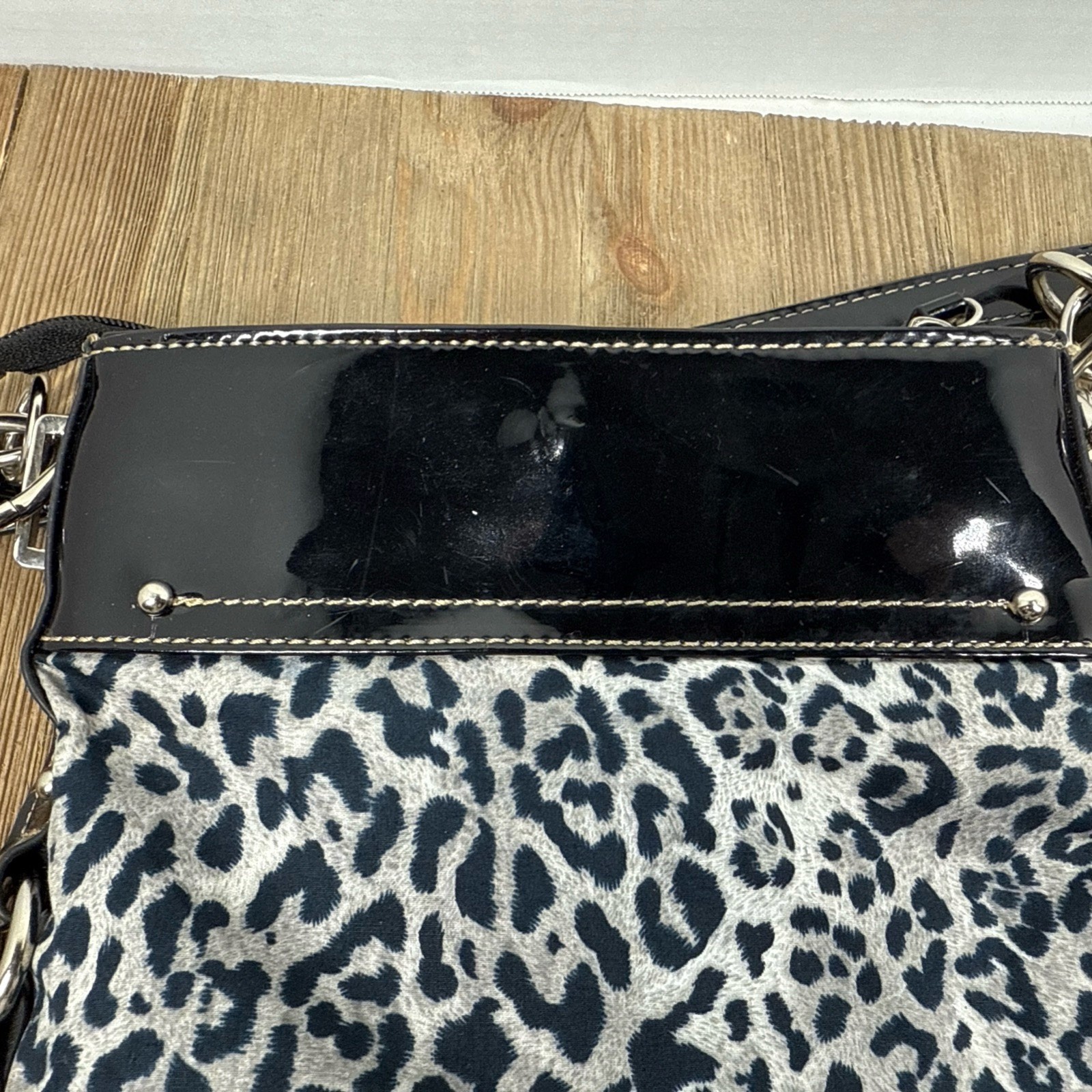 Chaps Salerno Leopard Print Crossbody Bag Vegan Patent Black Strap/Chain, Read.