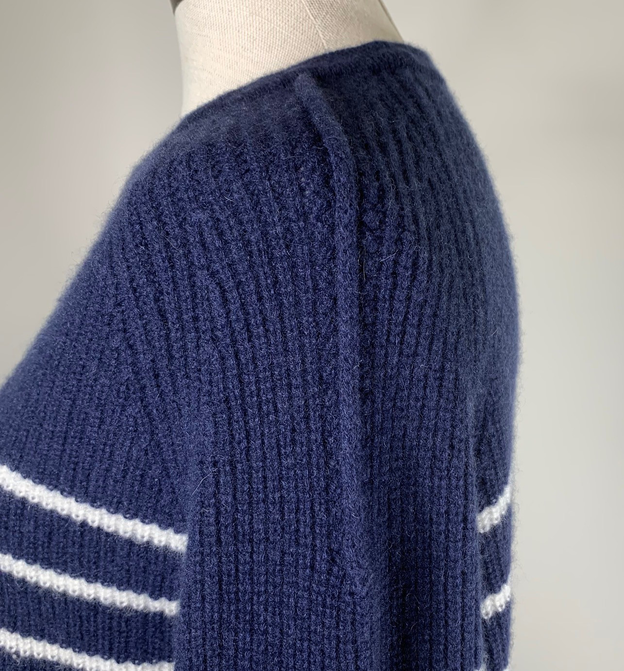 Evereve Cashmere Sweater Stripe Pullover Women’s Size Xs Navy White