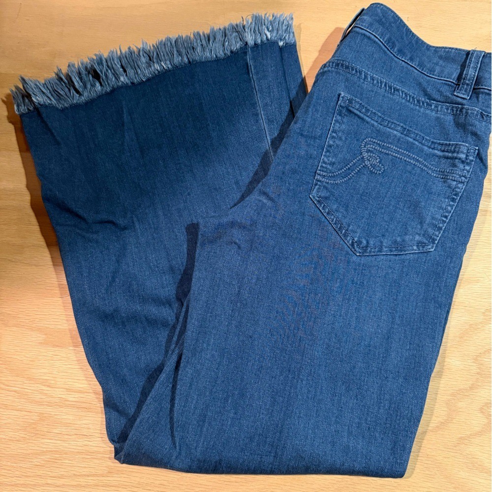 Women With Control Renee Greenstein Flare Jeans Fringe Hem Medium Wash Size 2