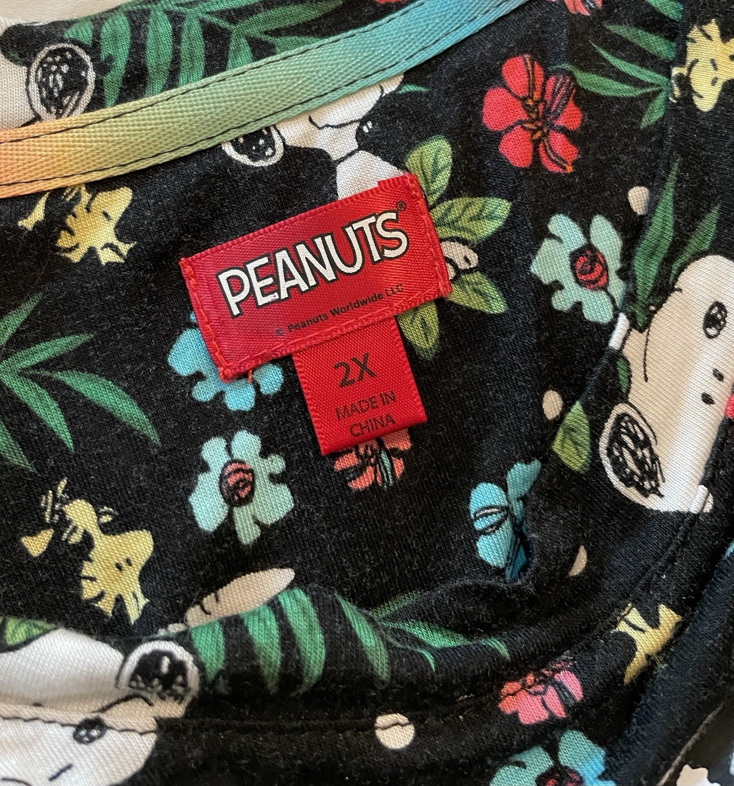 WOMENS PLUS SNOOPY & WOODSTOCK SHORTSLEEVE NIGHTGOWN 2X BLACK WITH FLOWERS EUC