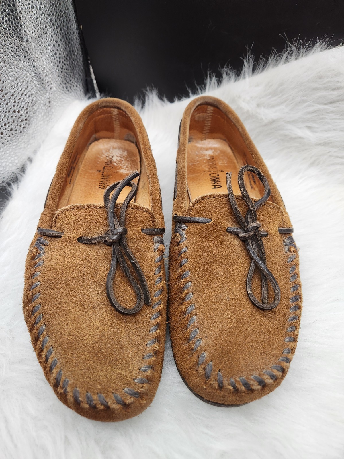 Minnetonka Classic Moccasins Men 7.5 Womens 9 Brown Suede Slip-On Casual 913