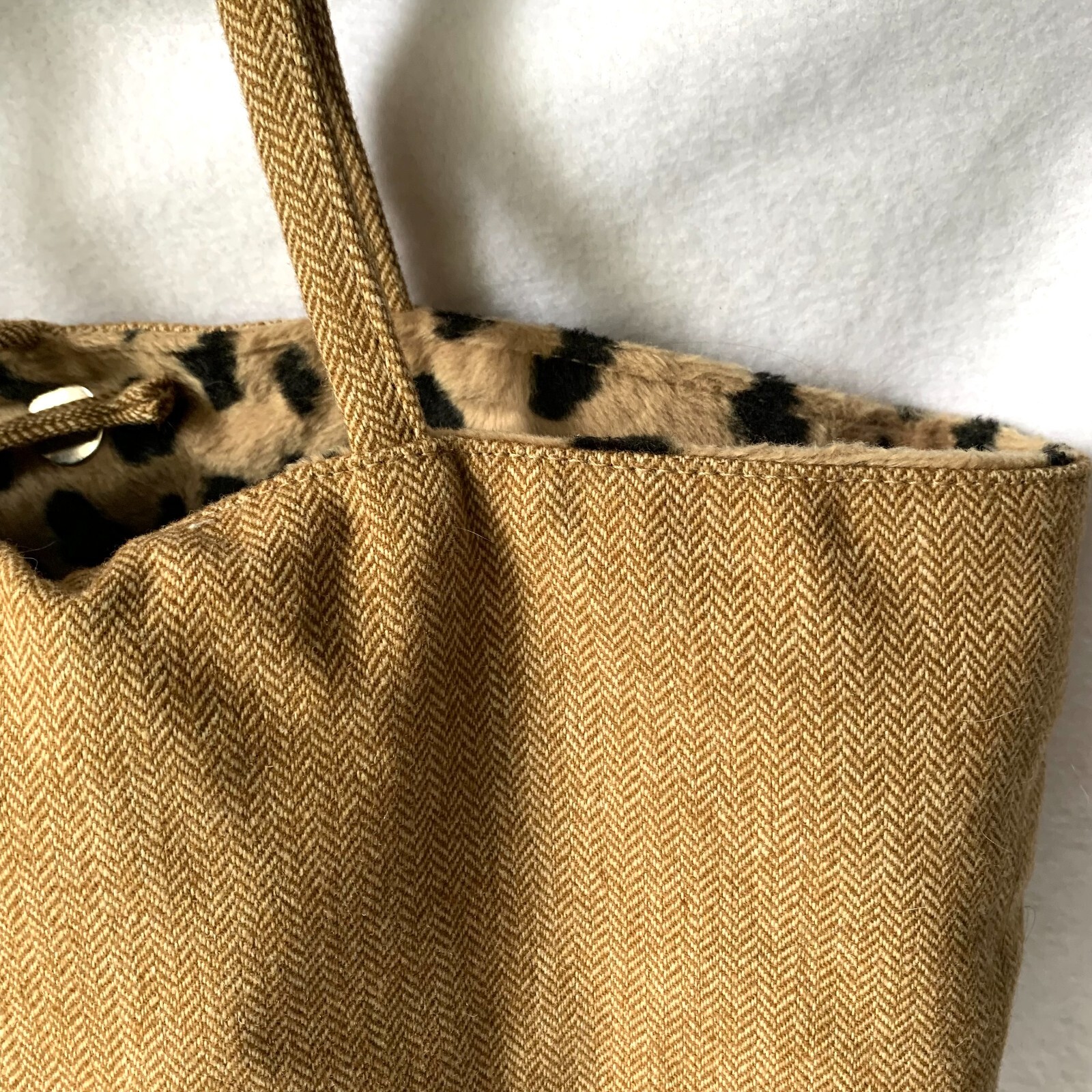 Alexia Hollinger Paris Leopard Print Interior Designer Handbag Tote Magnet Close