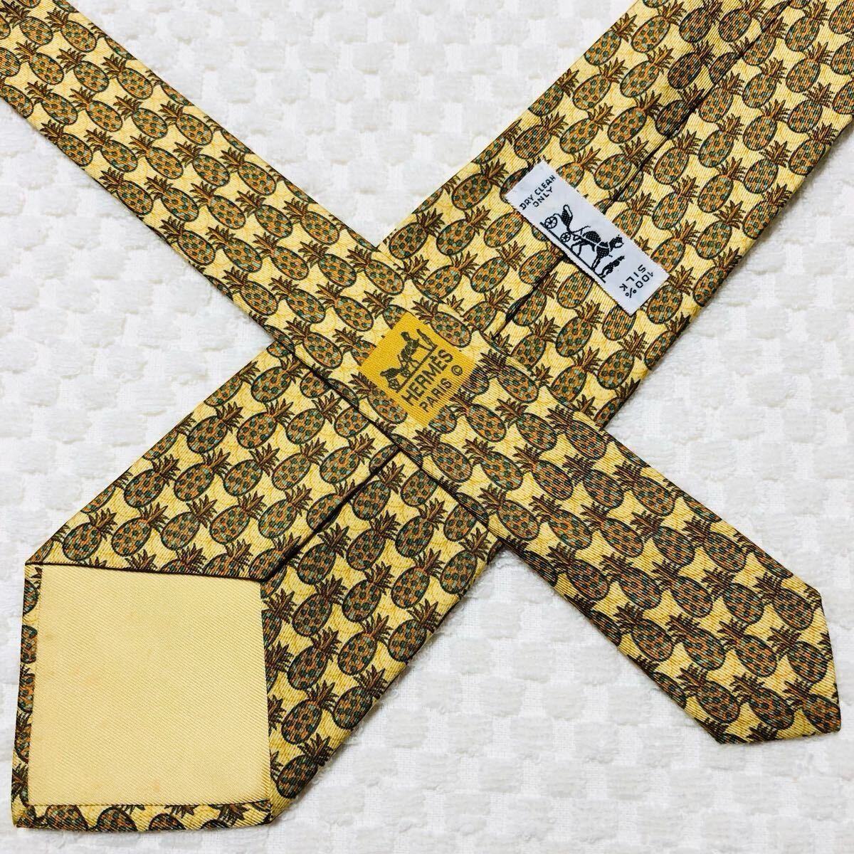 Excellent condition HERMES Tie Pineapple All over pattern 100 Silk Made in Franc